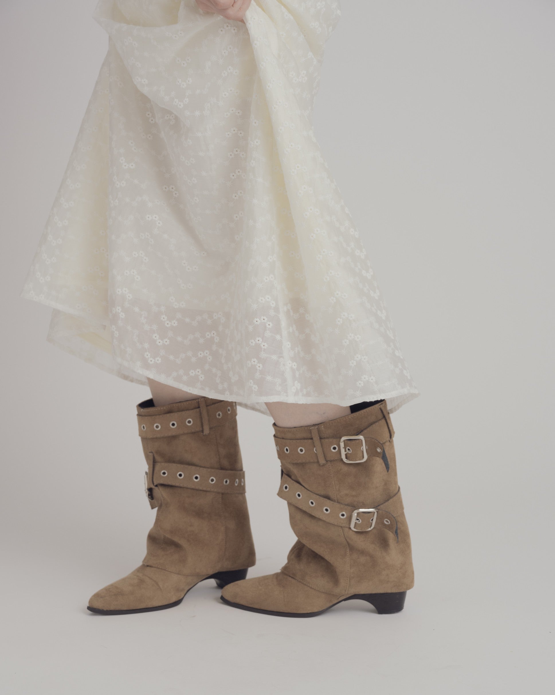 ベルトショートブーツ