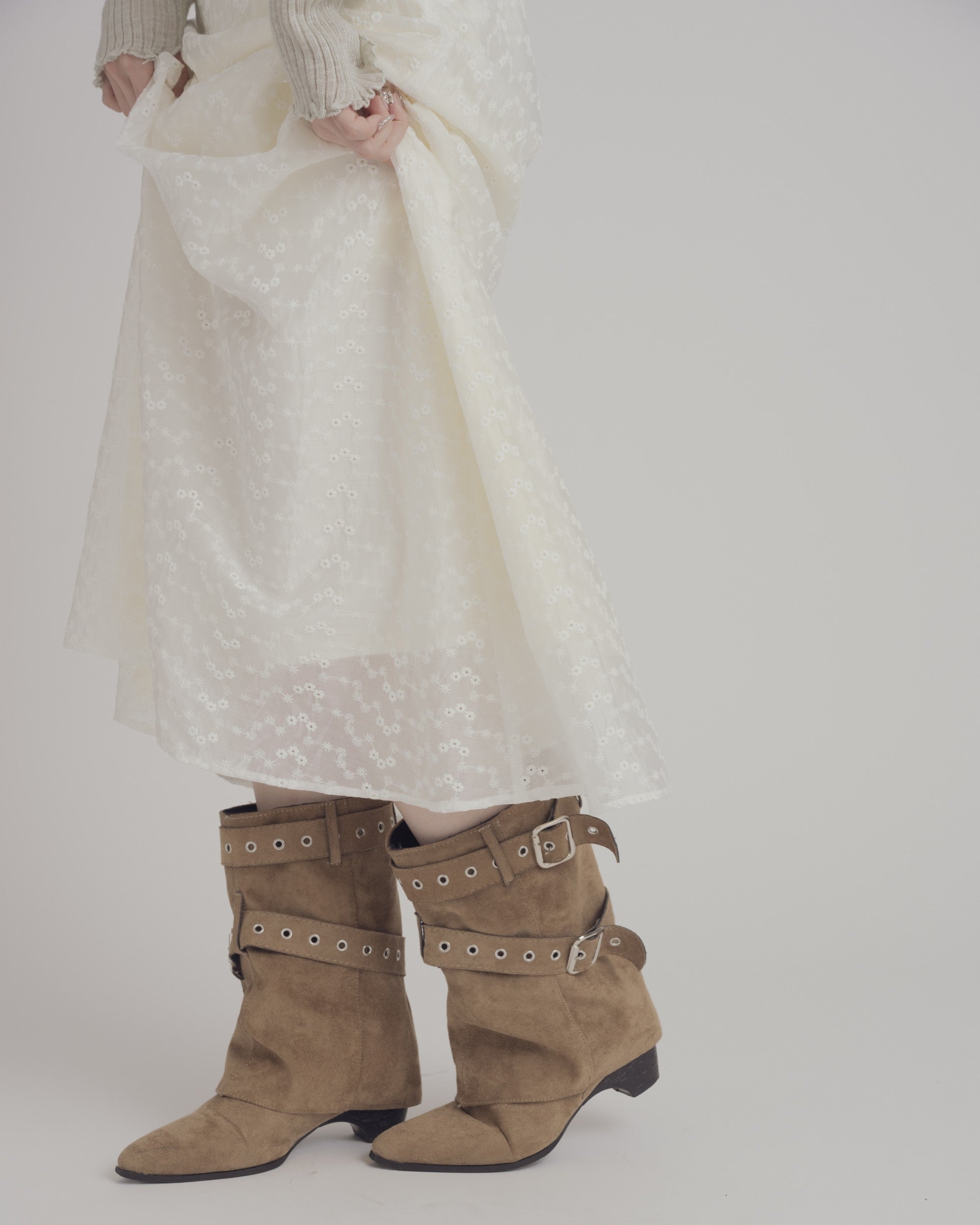 ベルトショートブーツ