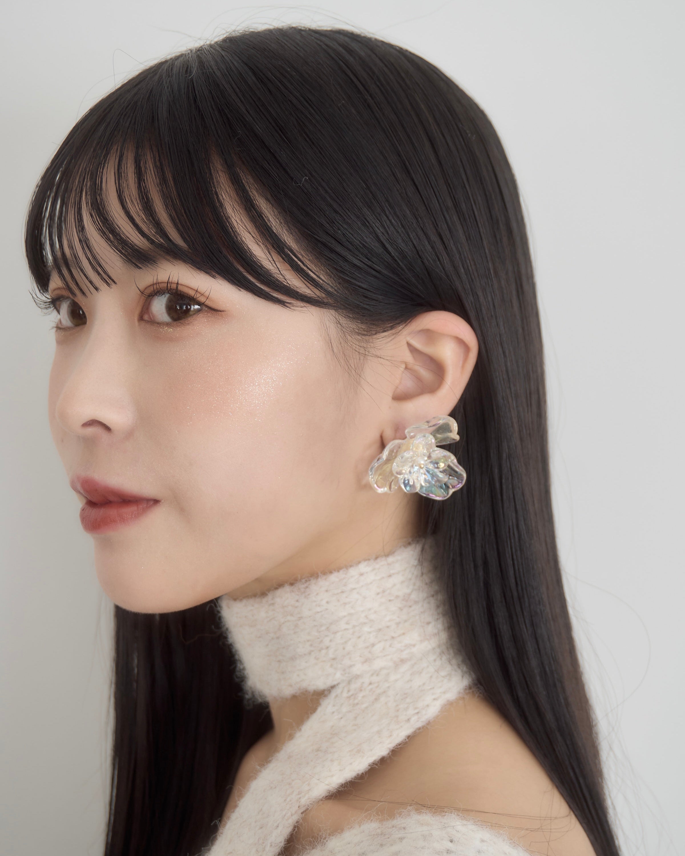 透明的花耳環