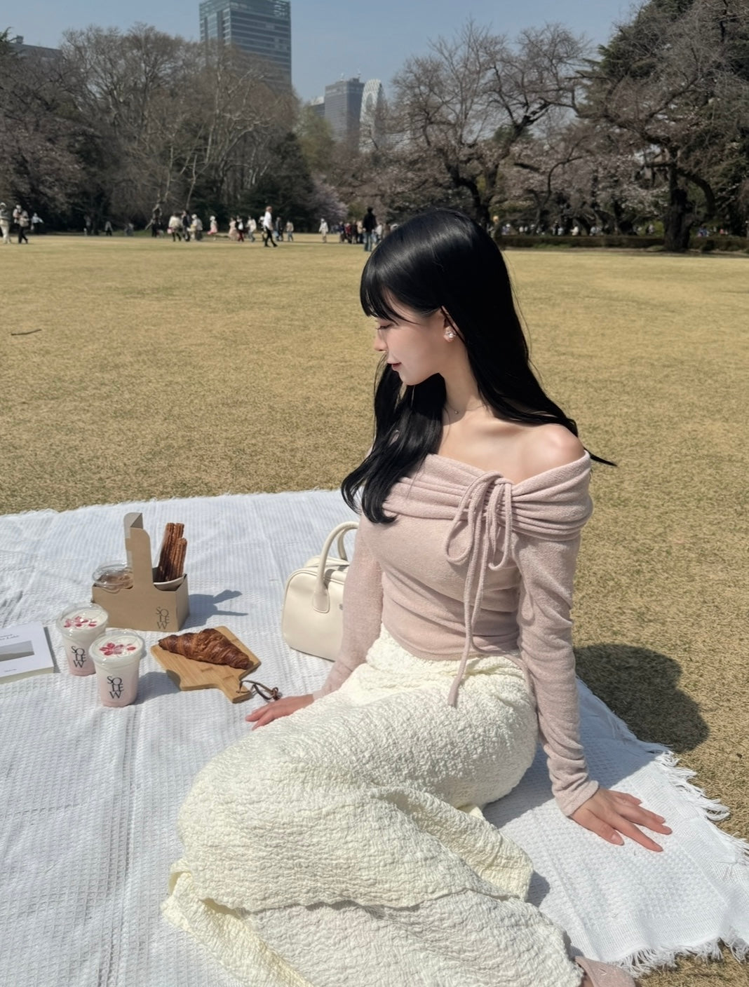 露肩絲帶上衣