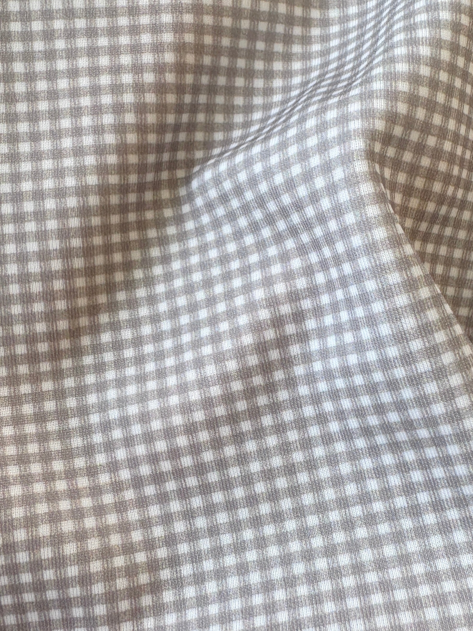 グレー