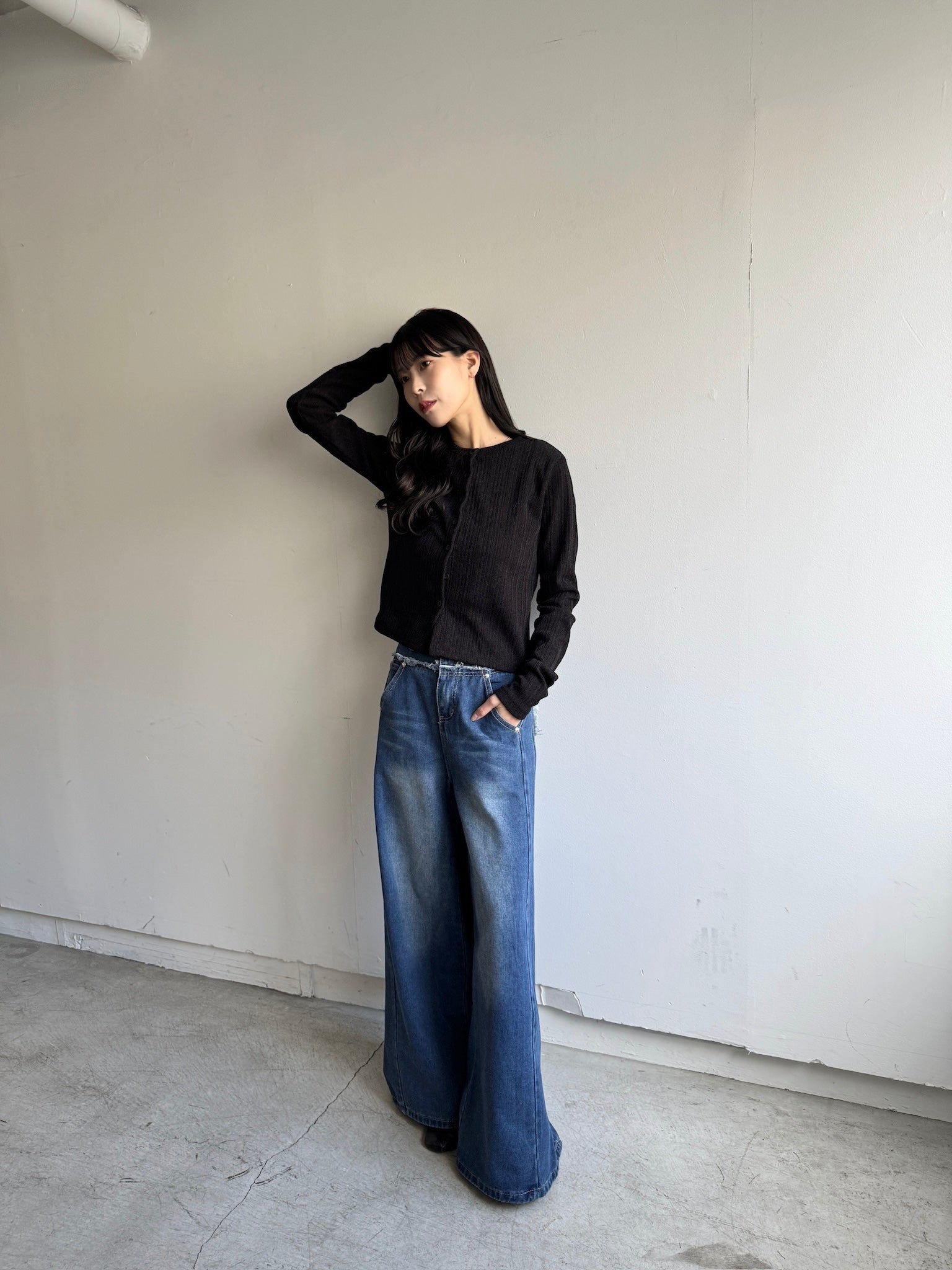 邊緣牛仔布褲