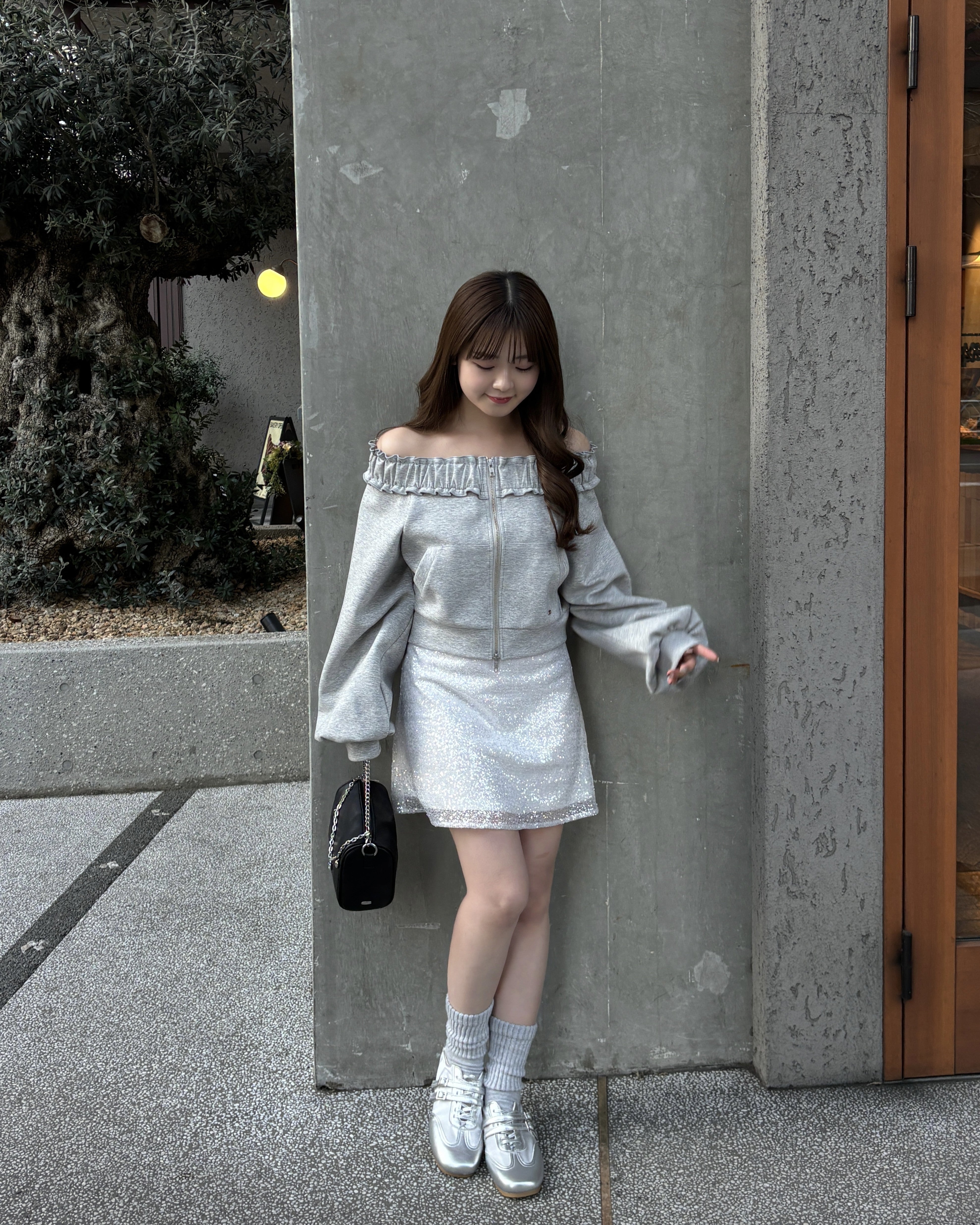 ダブルジップオフショルフリルスウェット