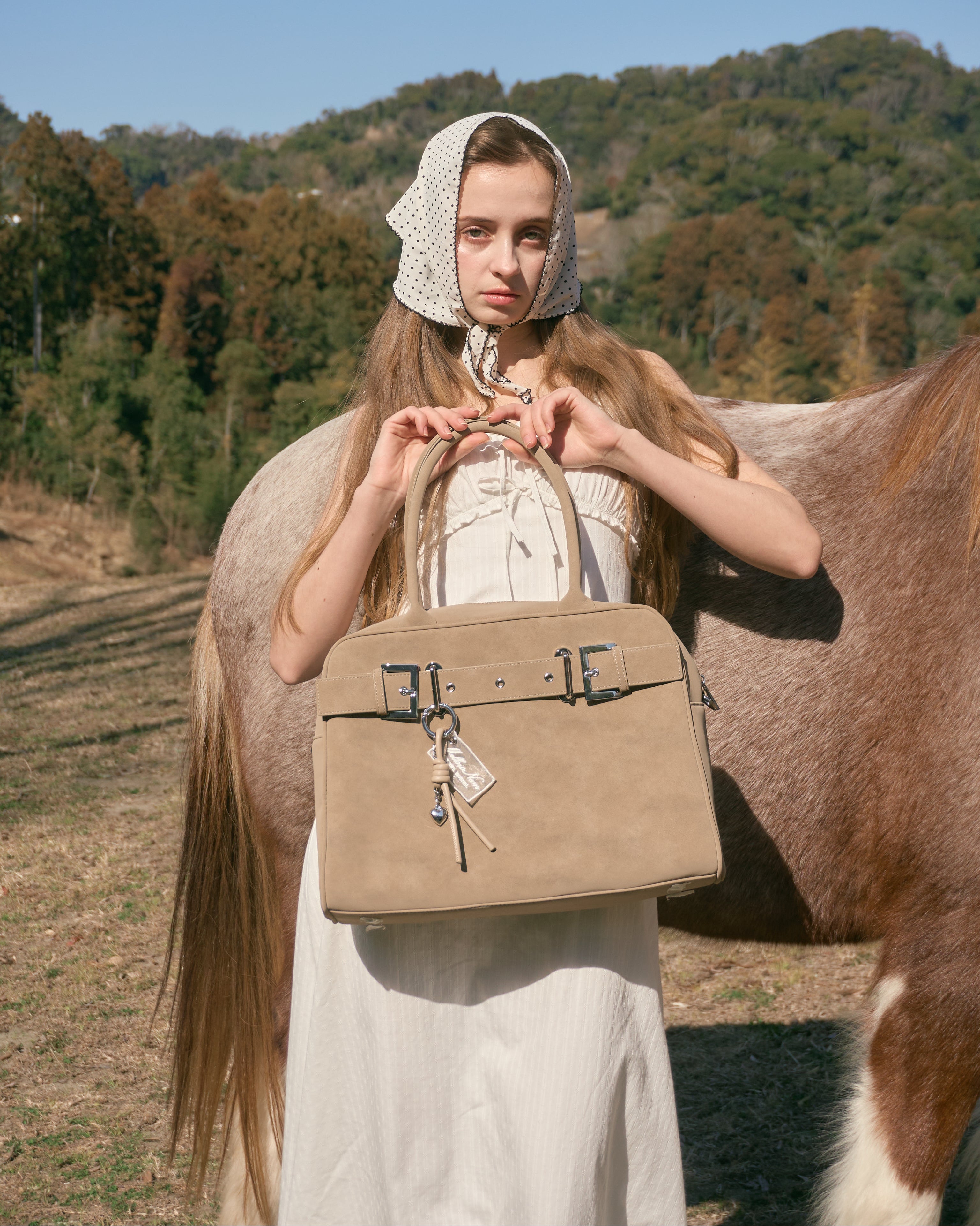 A4スウェードライクベルトボストンバッグ