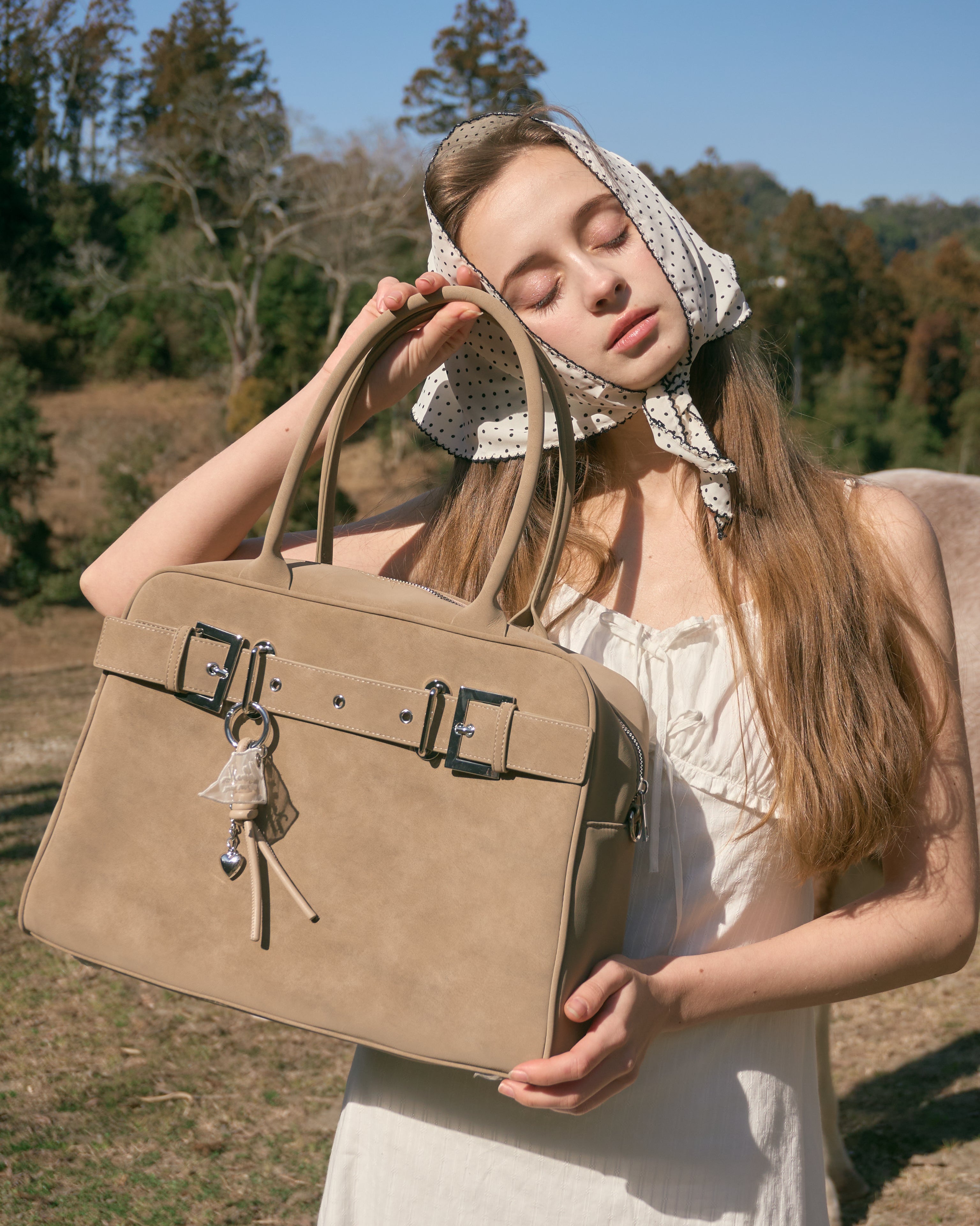 A4スウェードライクベルトボストンバッグ