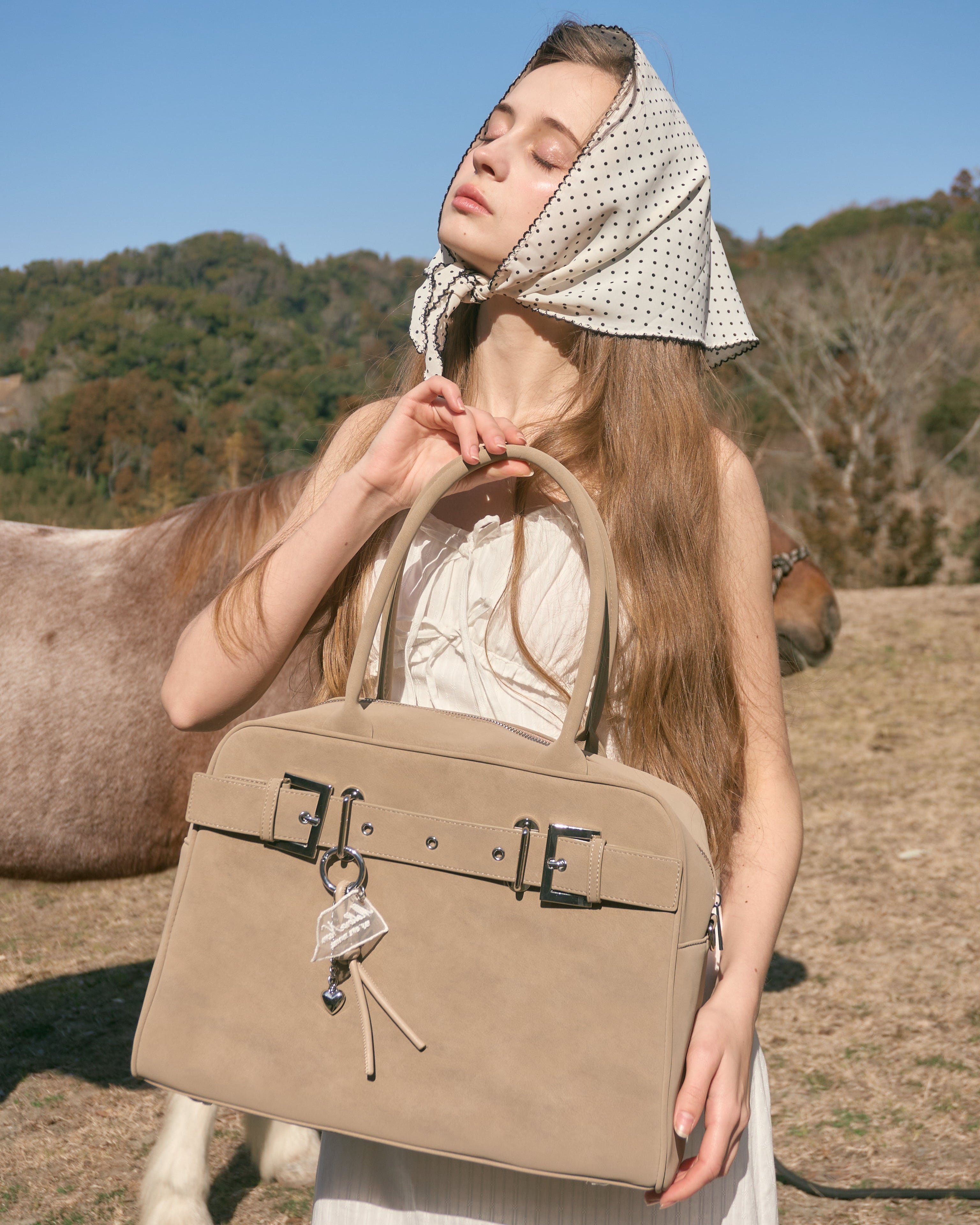 A4スウェードライクベルトボストンバッグ