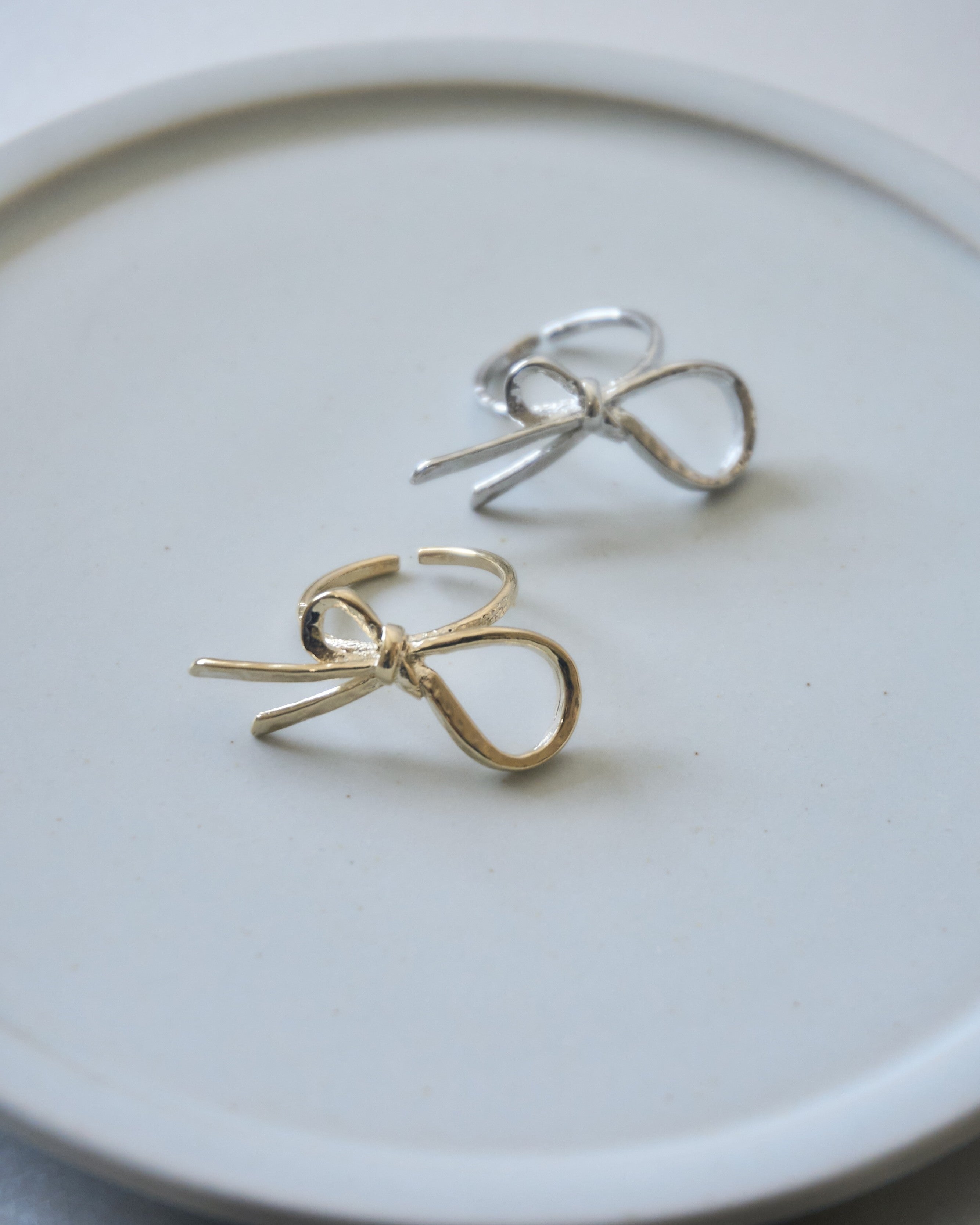 Nuanced ribbon ring