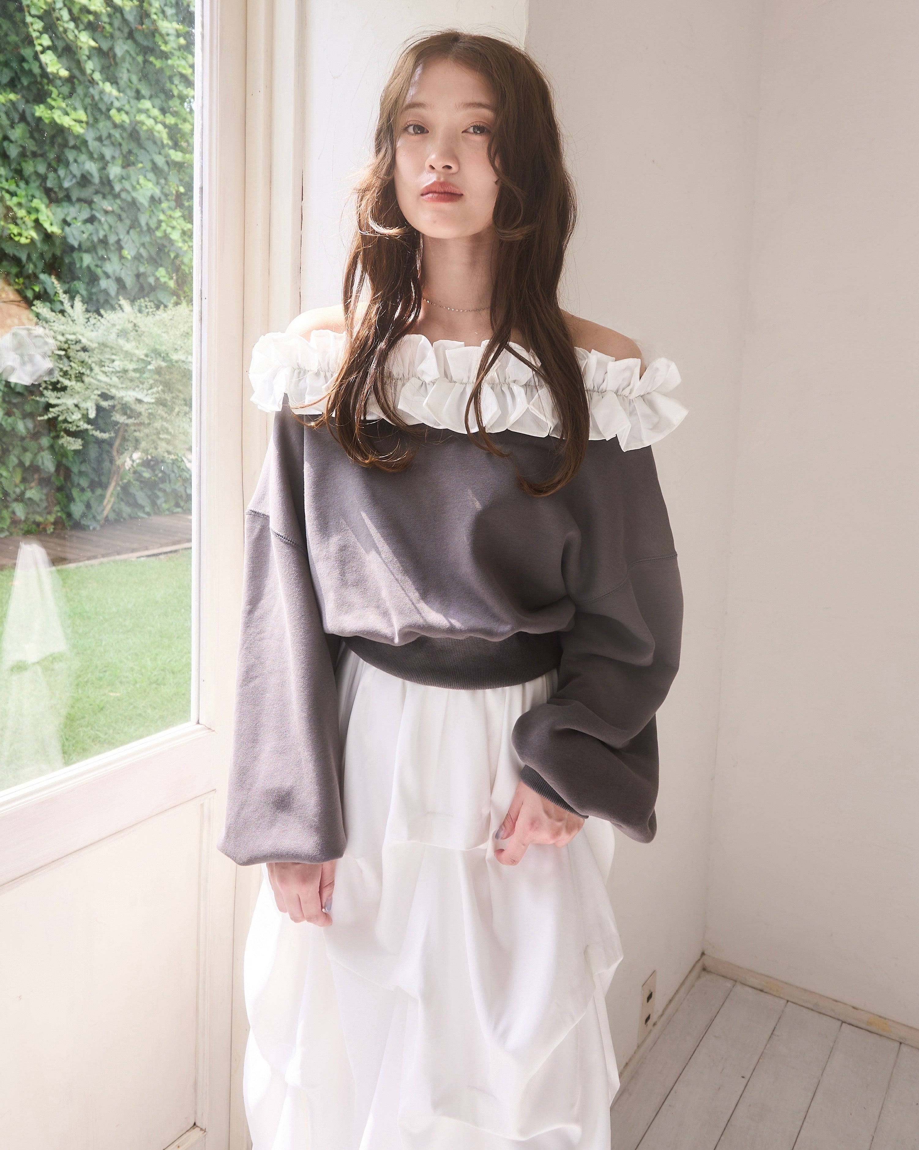 オフショルフリルスウェット