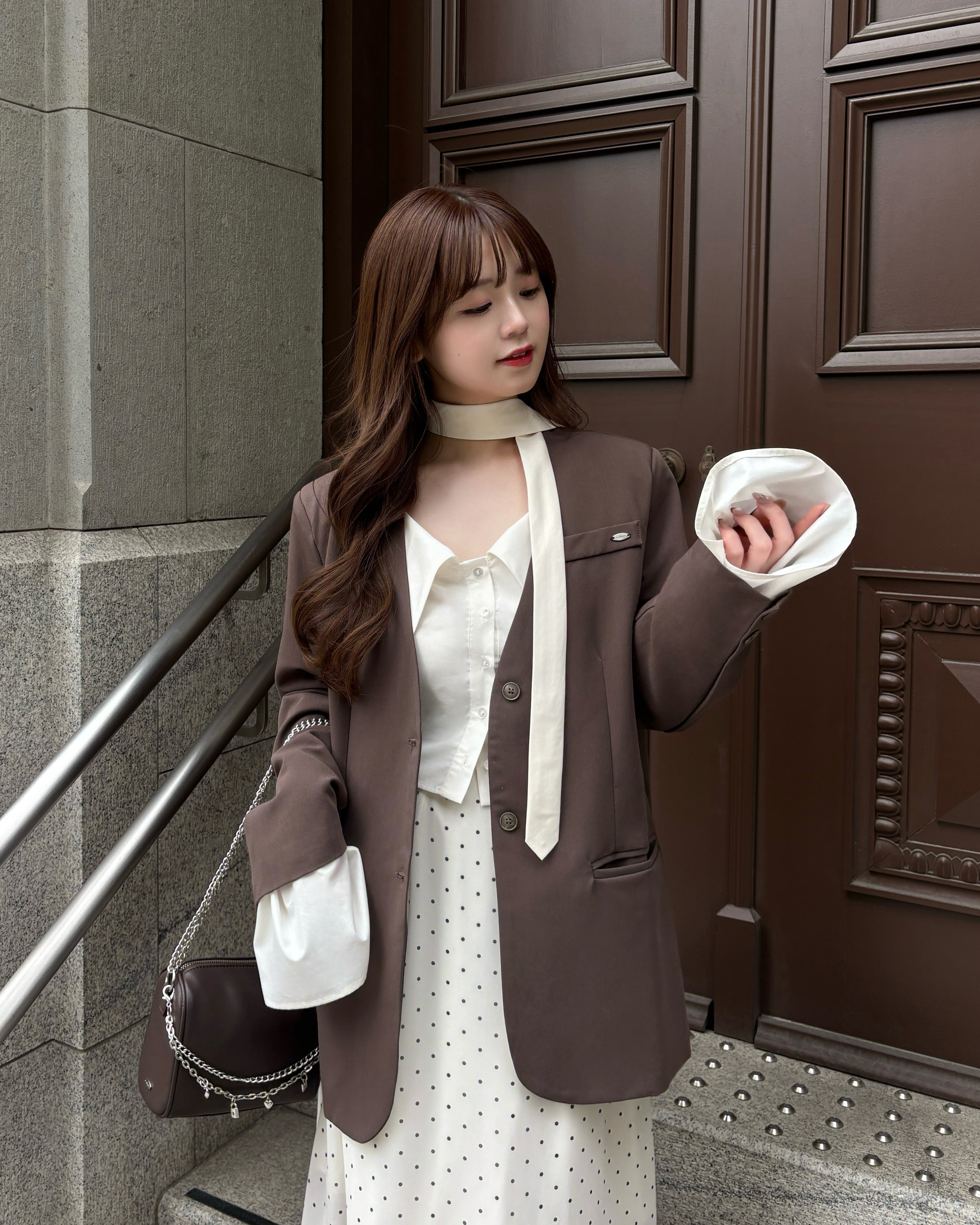 リボンタイノーカラージャケット