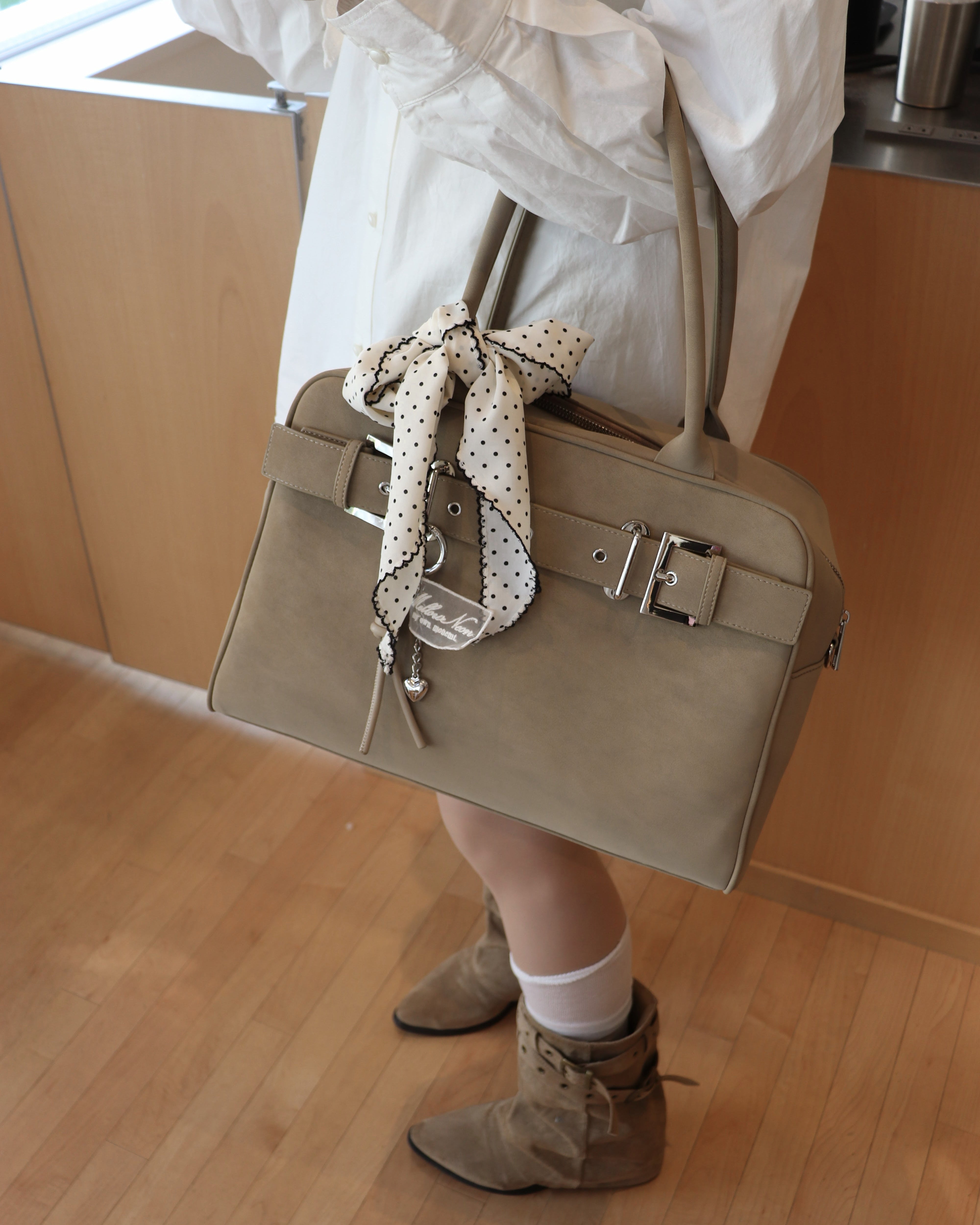 A4スウェードライクベルトボストンバッグ