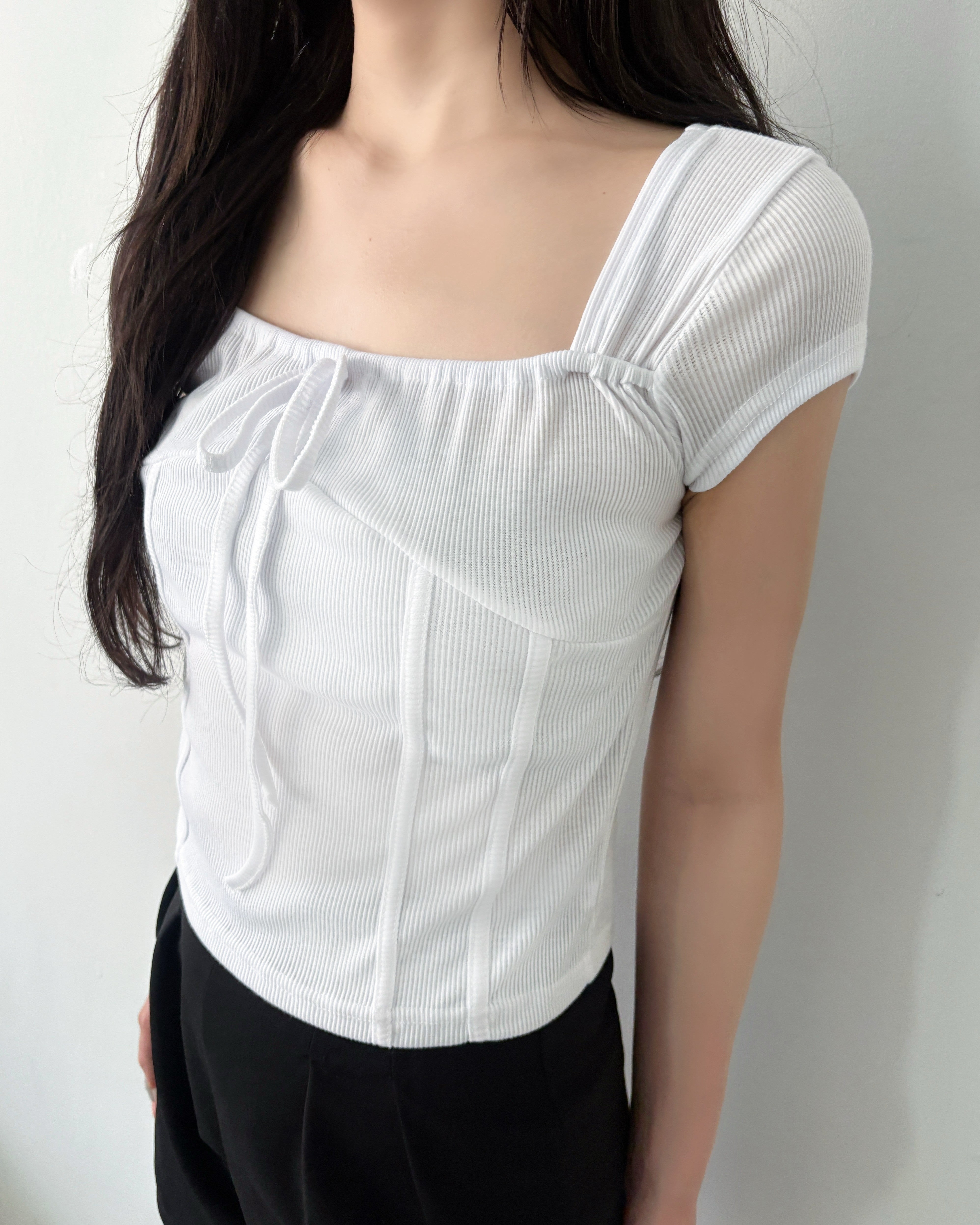 One-tone rib design tops