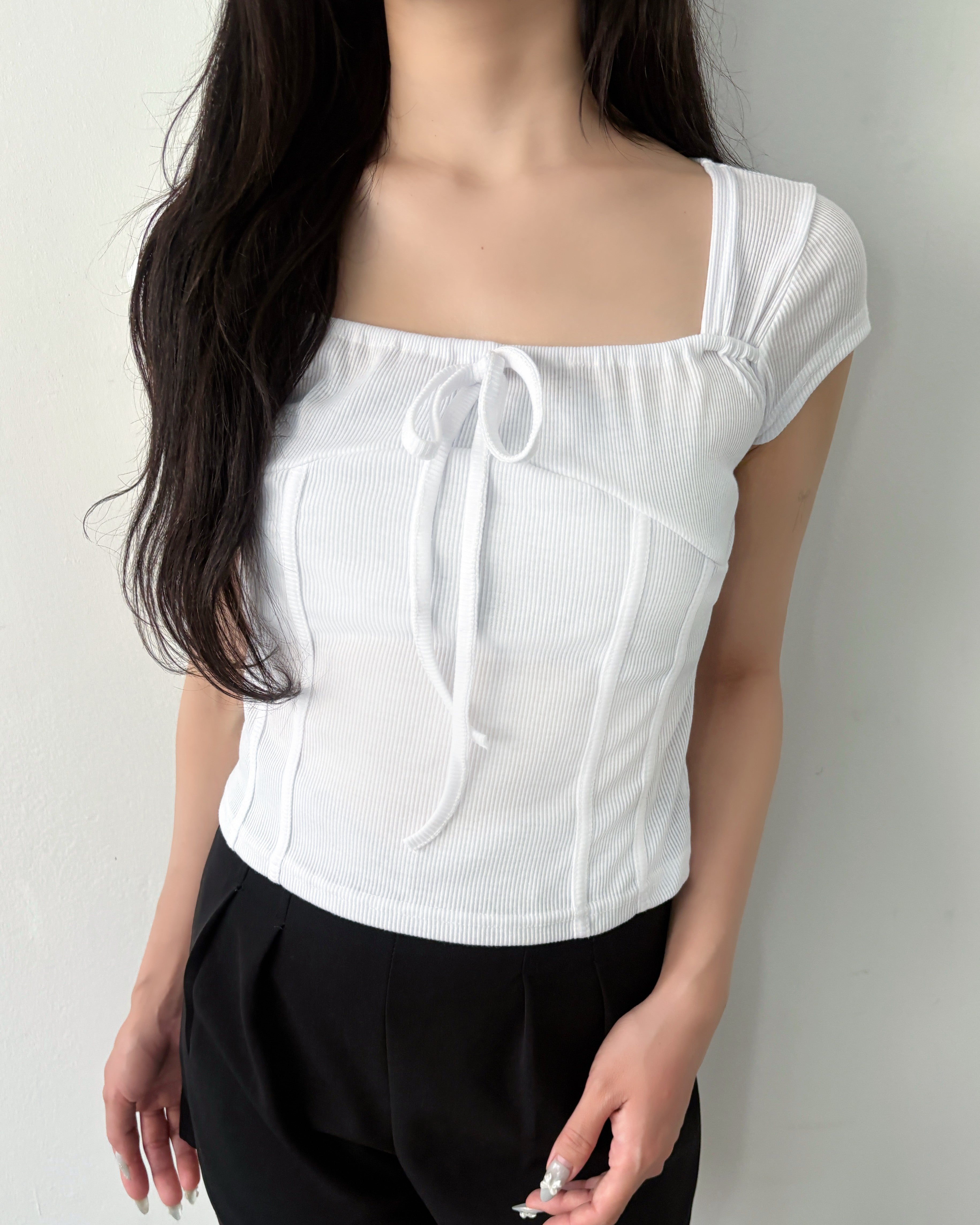 One-tone rib design tops