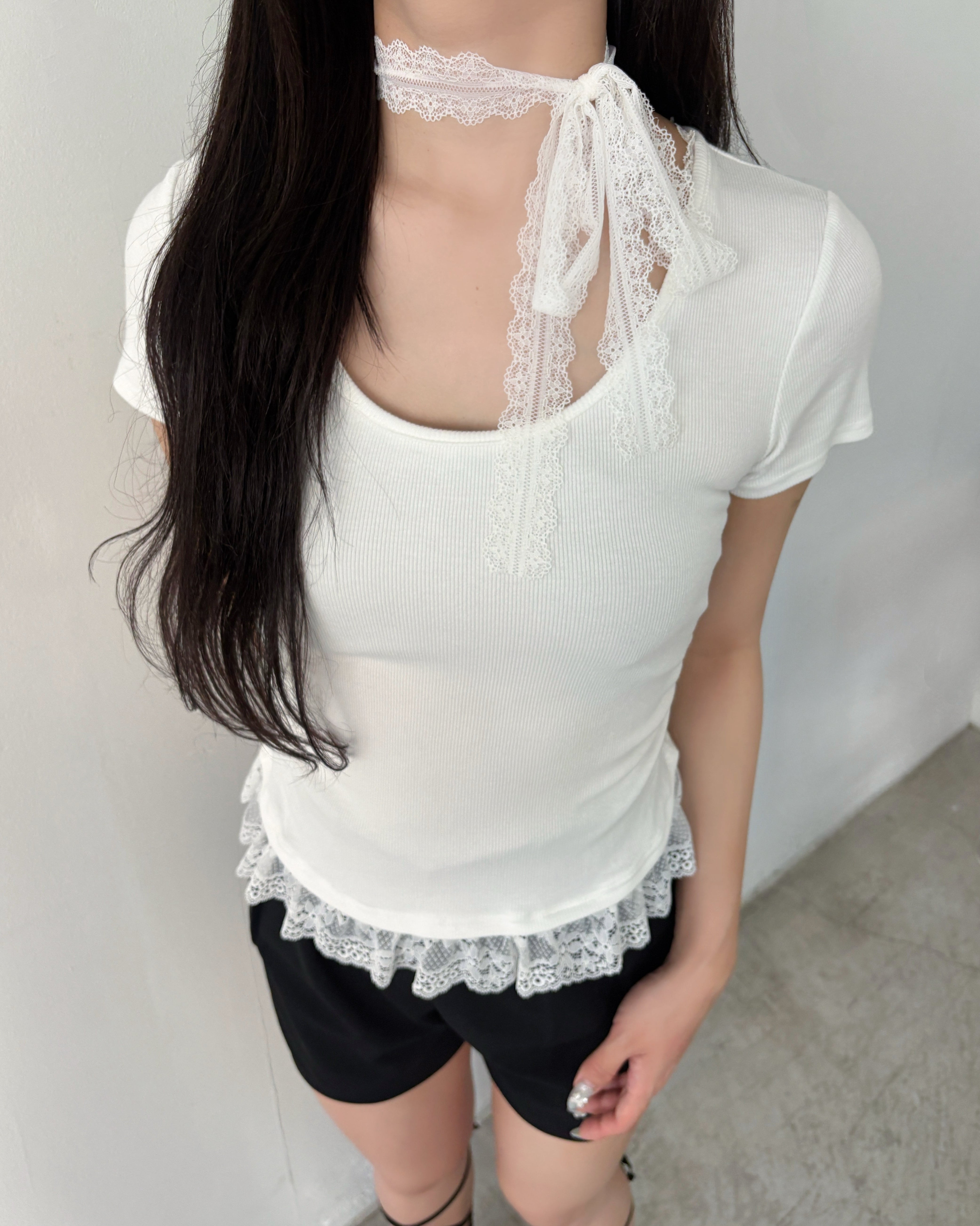 Lace docking T-shirt with tie