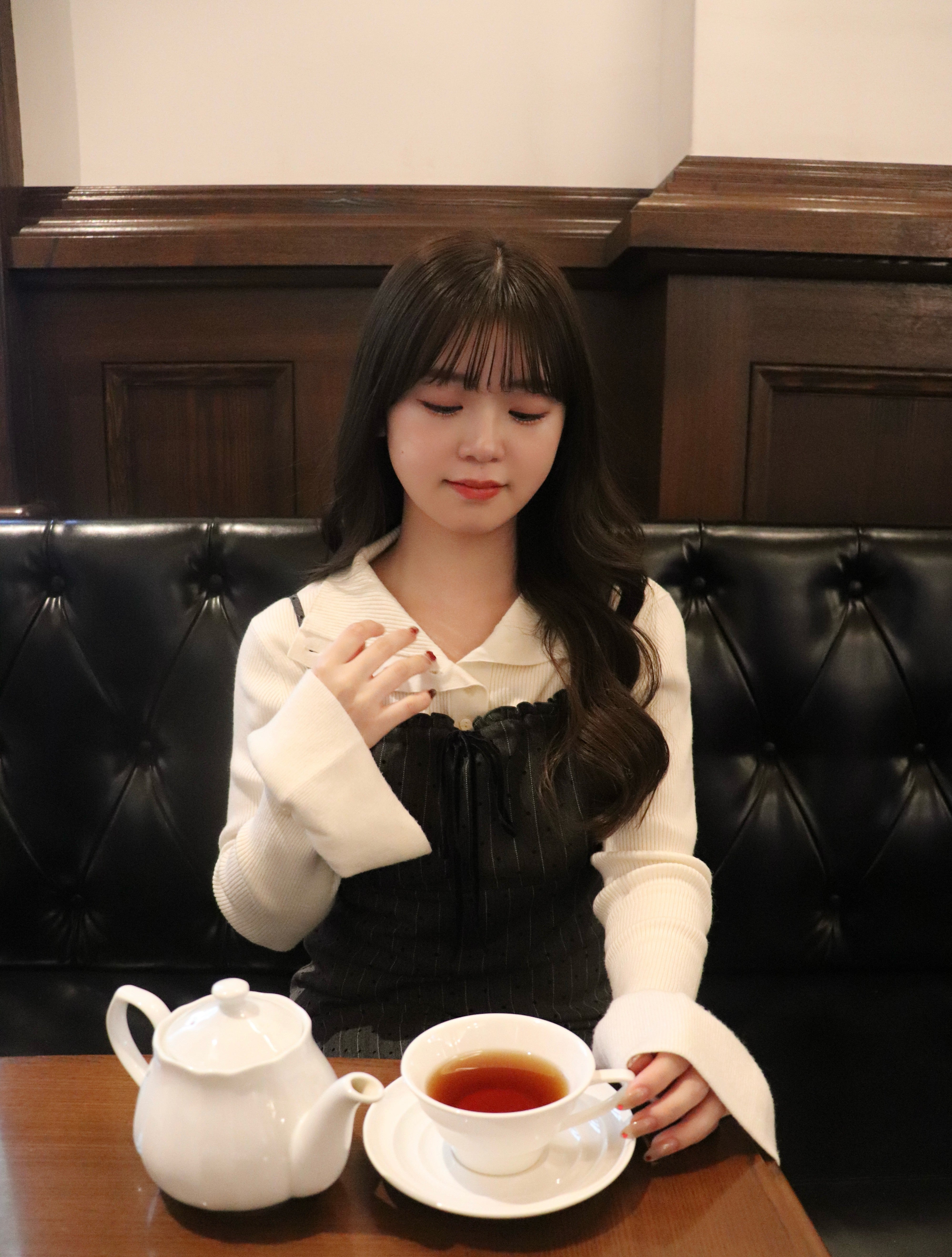 圆点蕾丝拼接吊带连衣裙