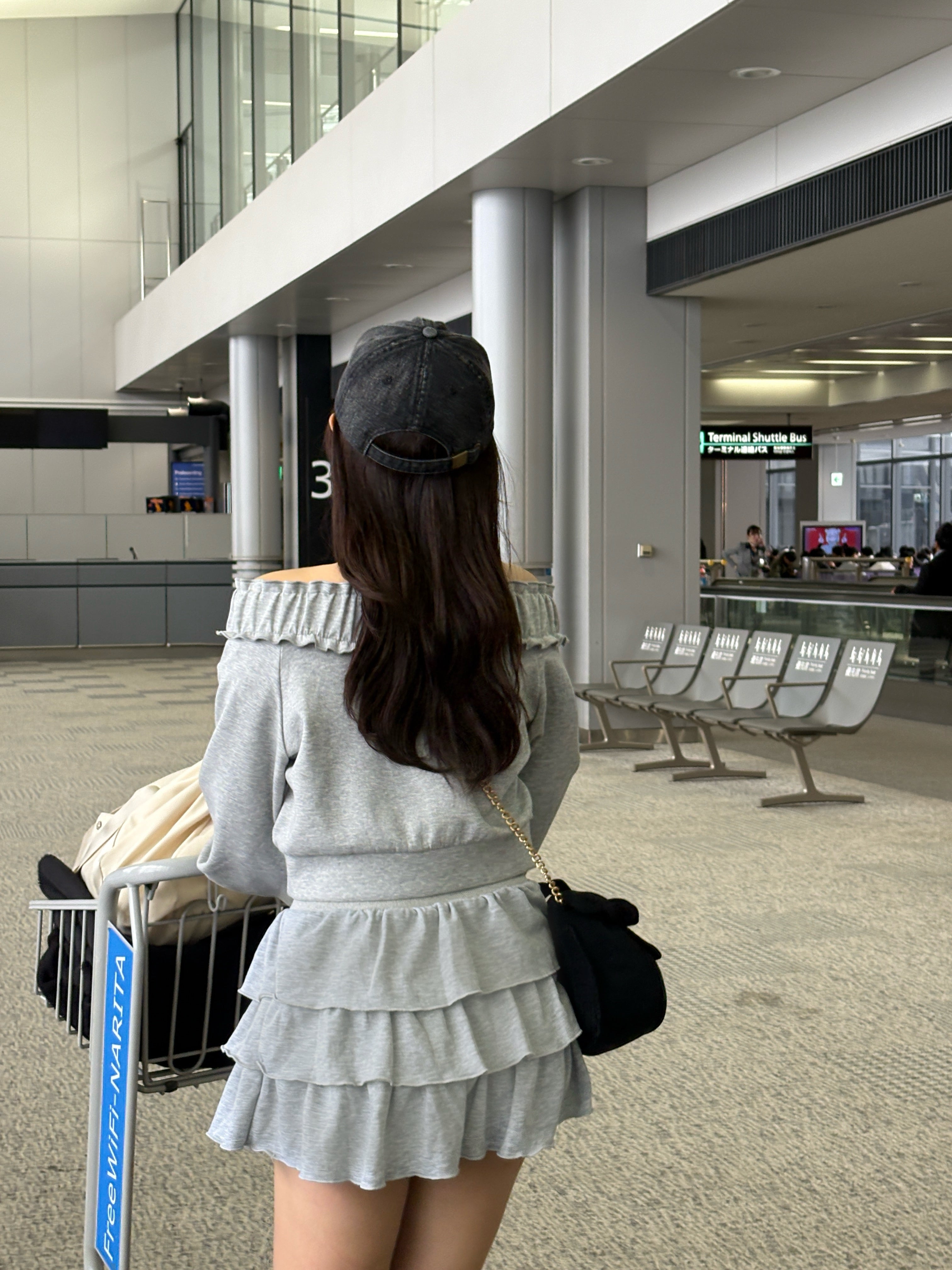 ダブルジップオフショルフリルスウェット