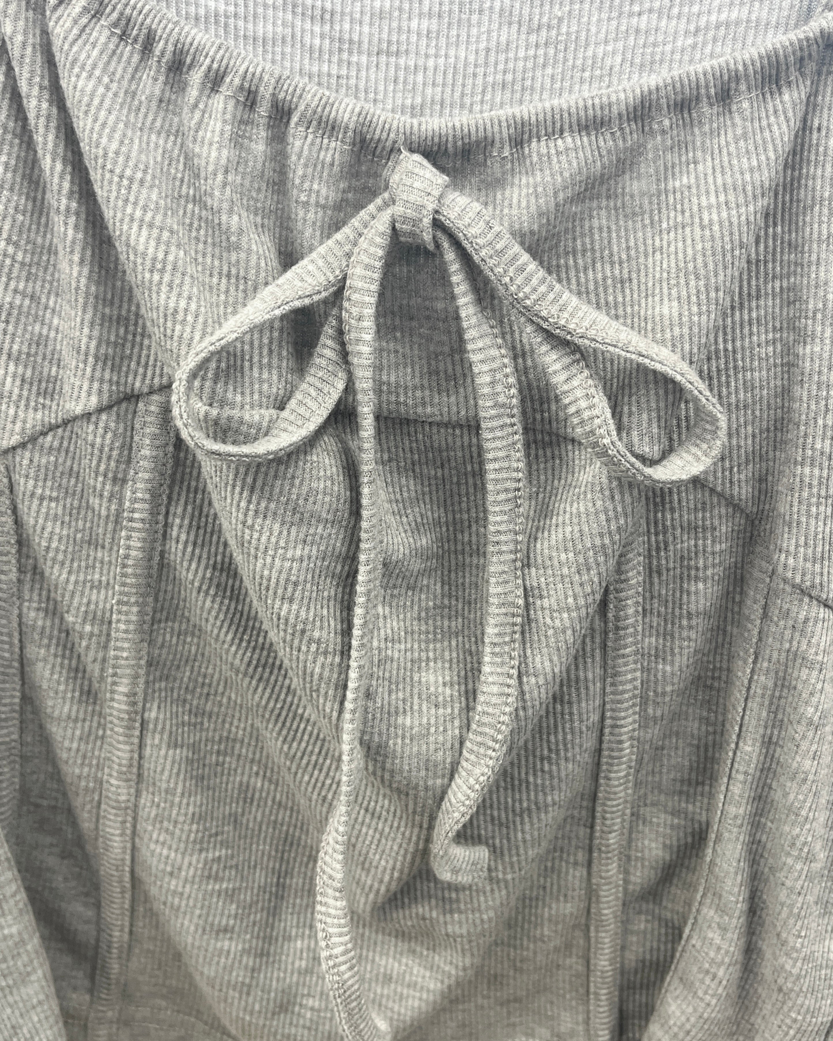One-tone rib design tops