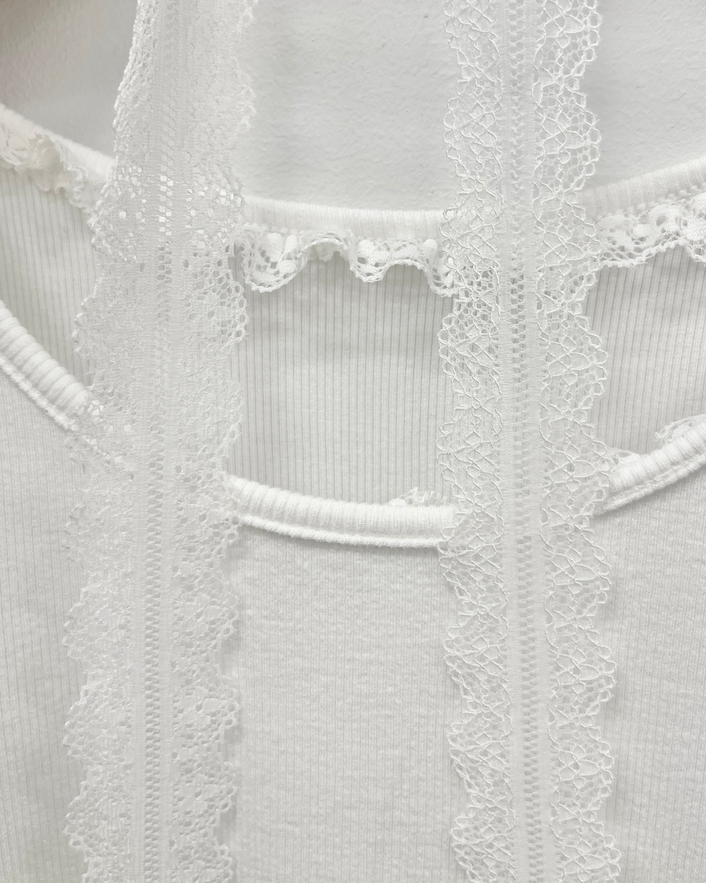 Lace docking T-shirt with tie
