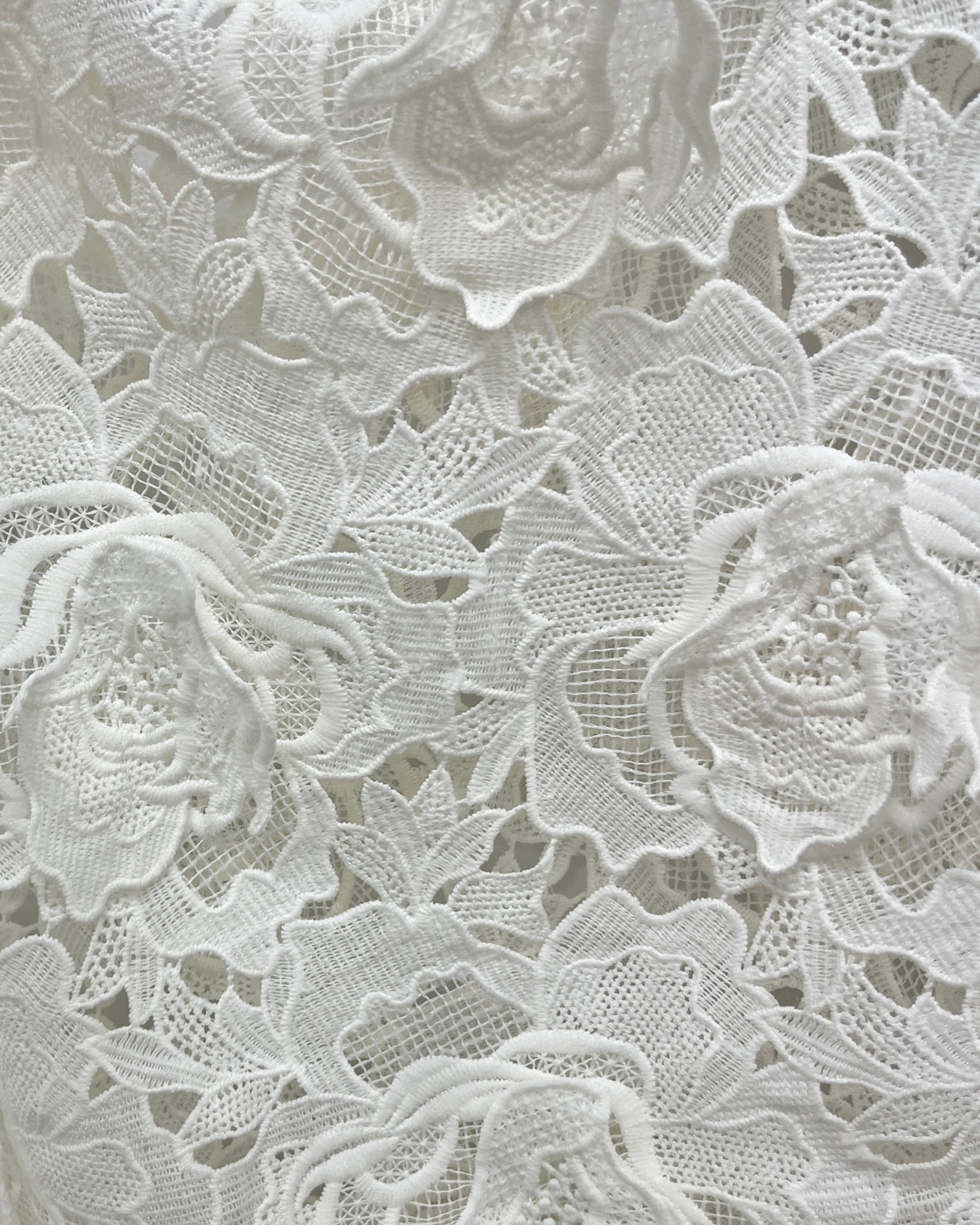 Sleeveless lace tops