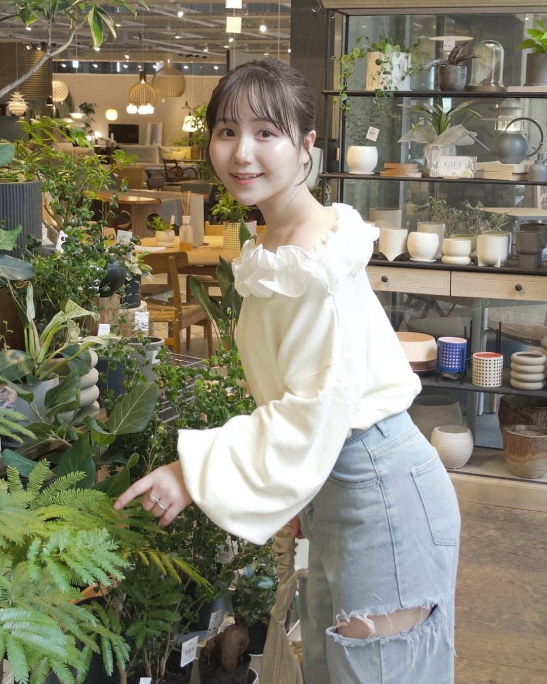 オフショルフリルスウェット