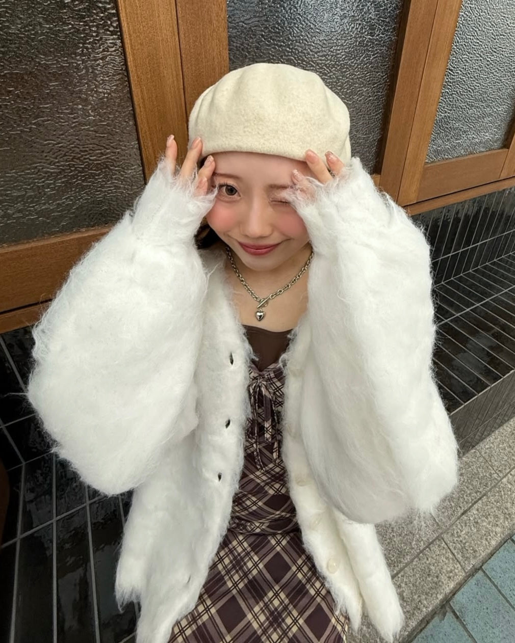 毛茸茸的针织长开衫