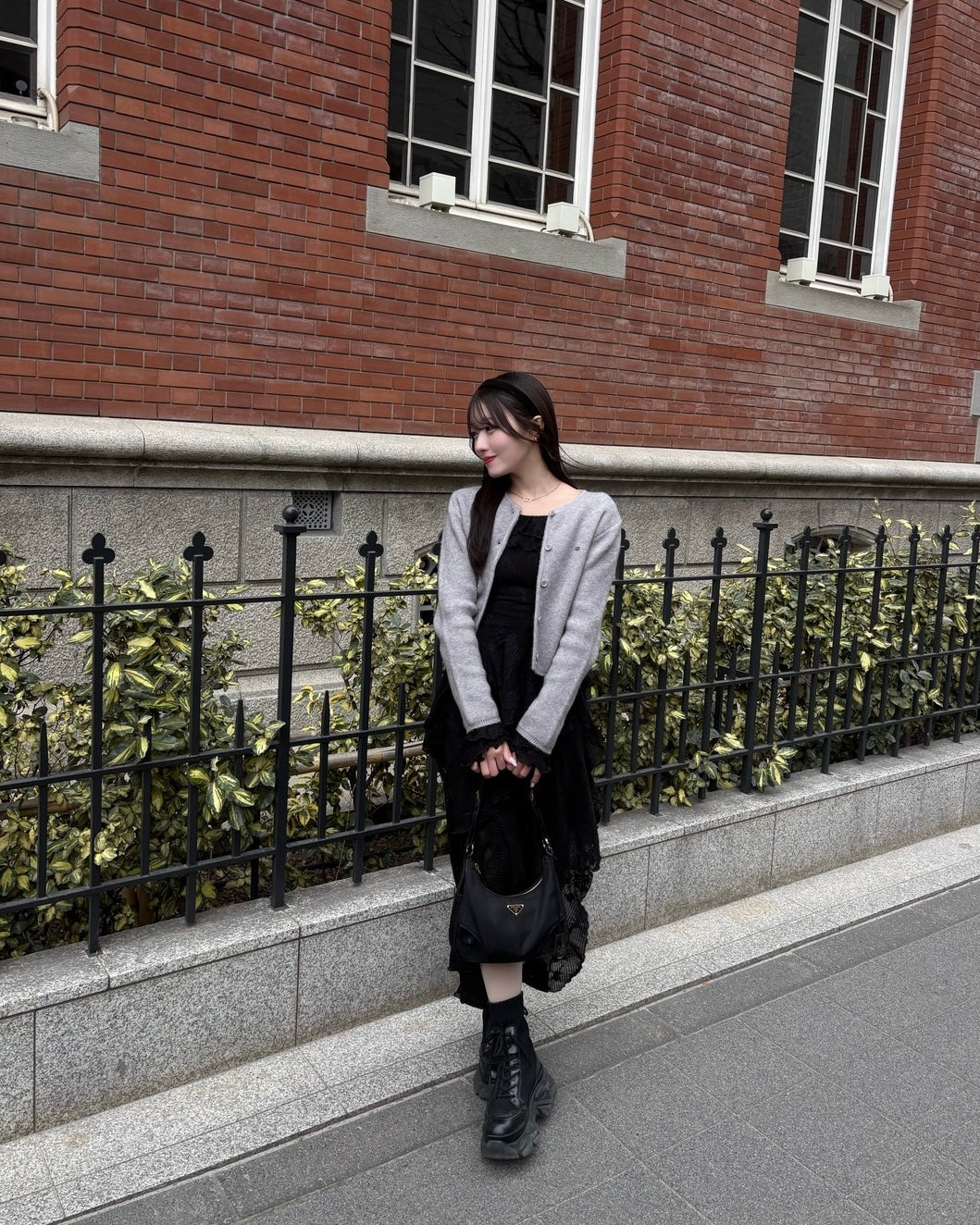 ロゴプレートニットカーディガン