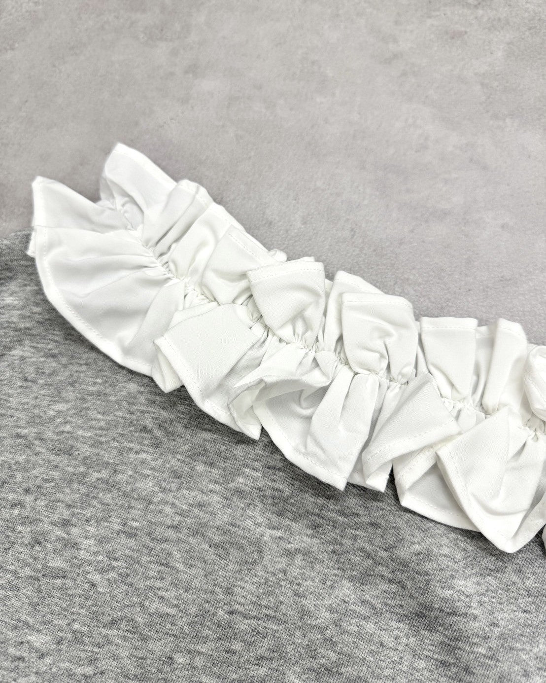 オフショルフリルスウェット