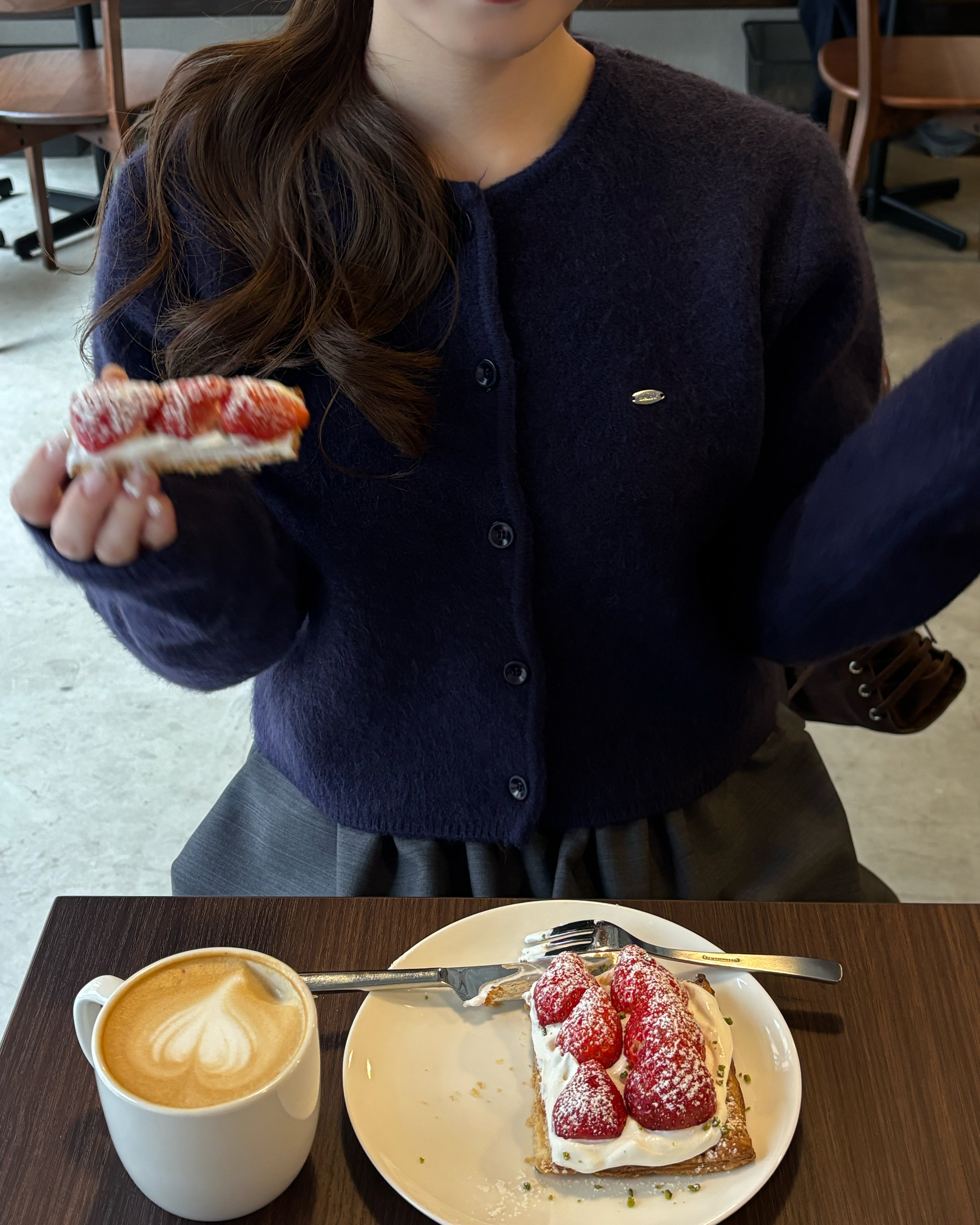 ロゴプレートニットカーディガン