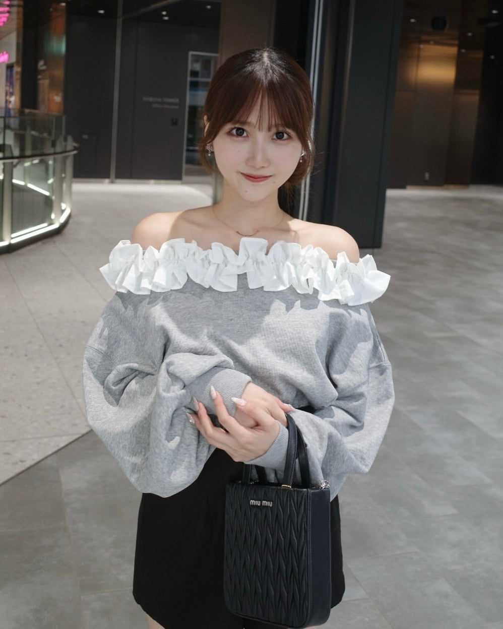 オフショルフリルスウェット