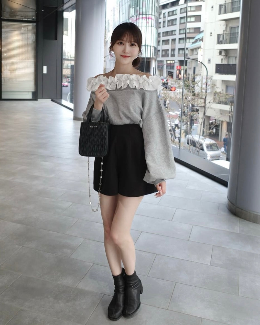 オフショルフリルスウェット