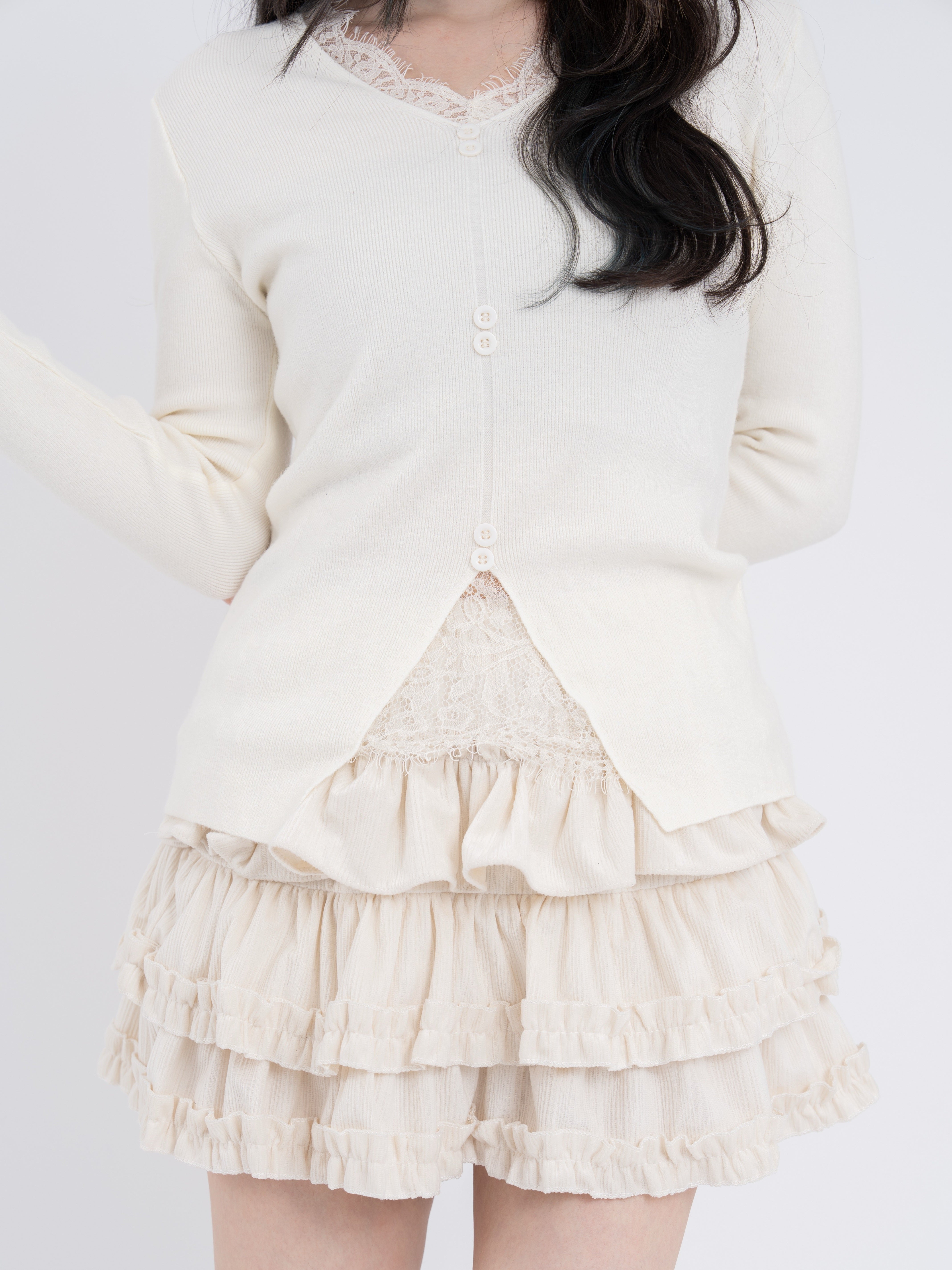 レースボタンニット