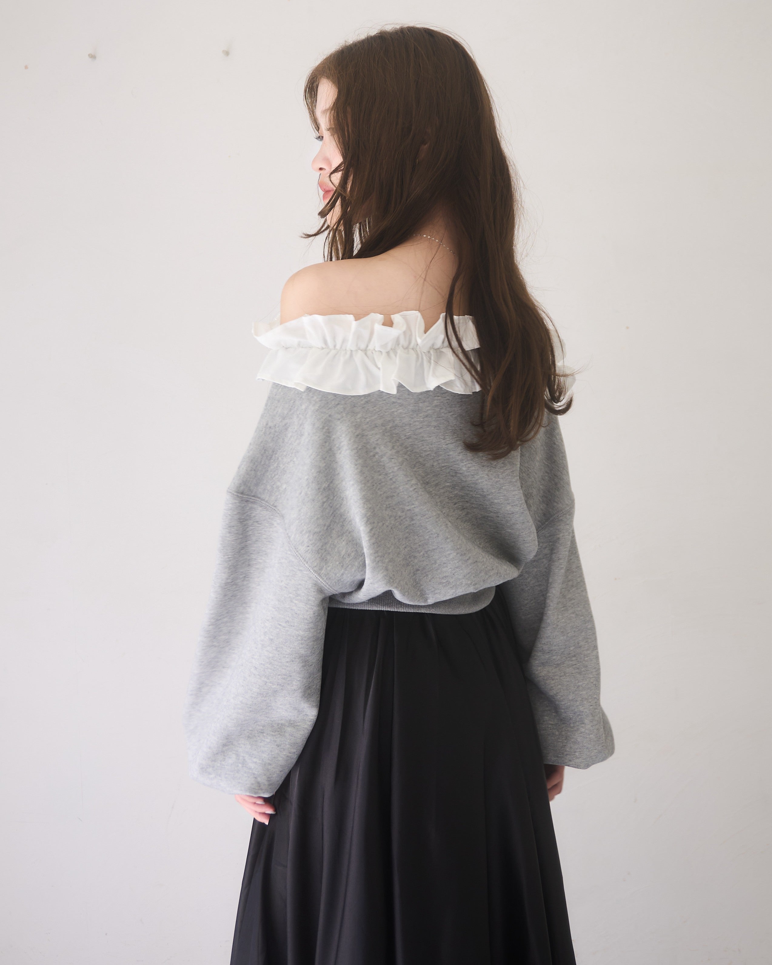 オフショルフリルスウェット