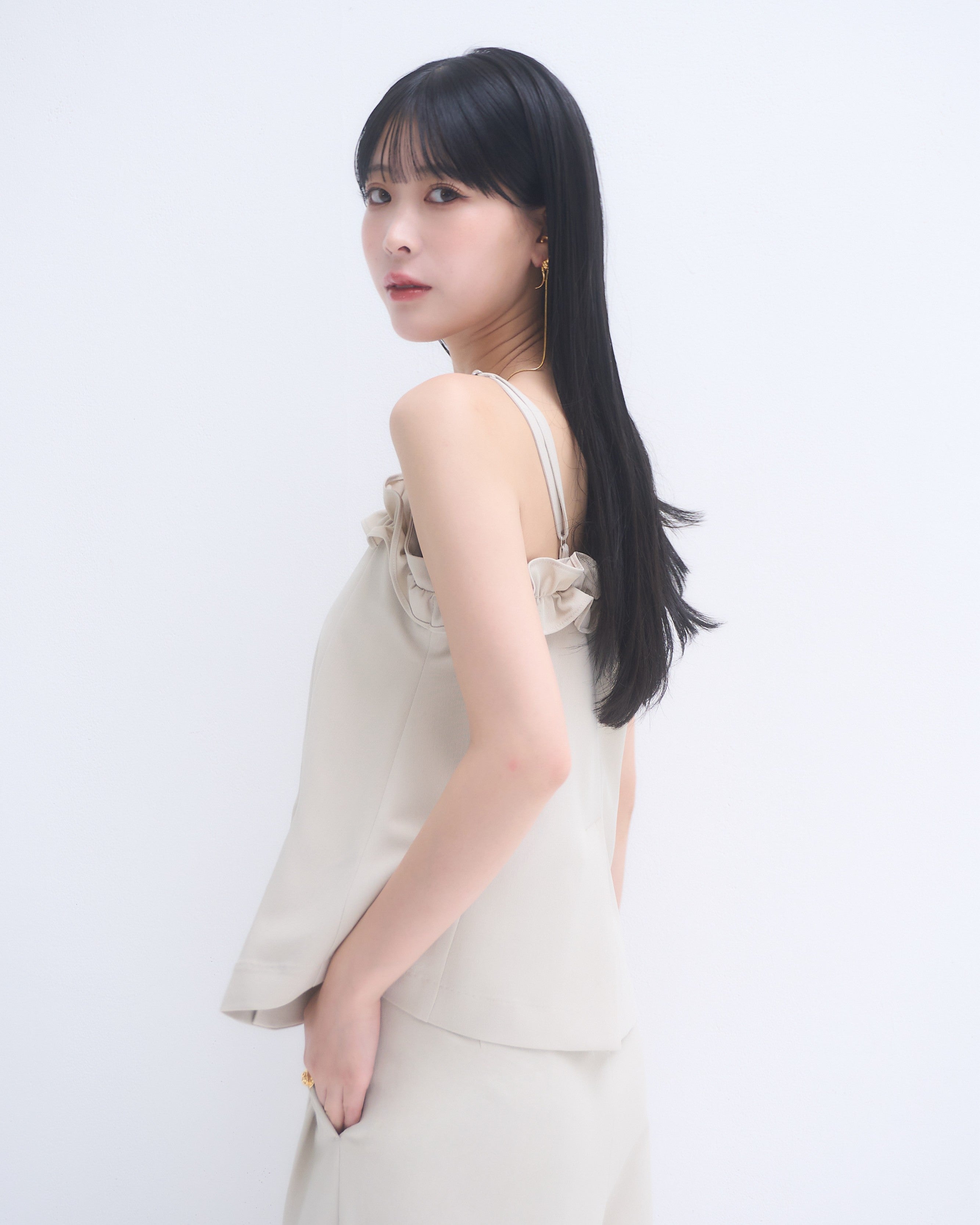 Frilled bustier setup