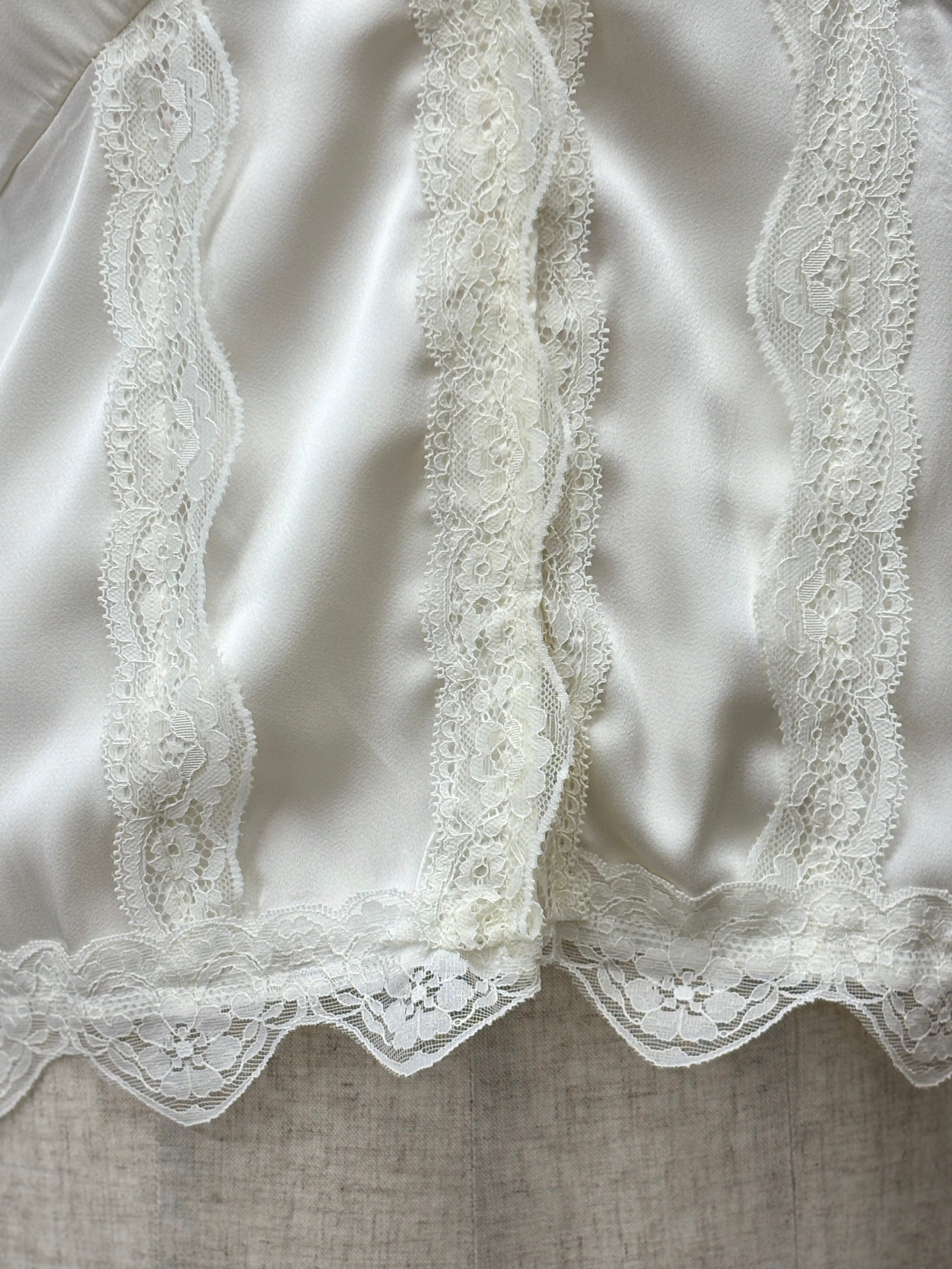 サテンレースキャミトップス