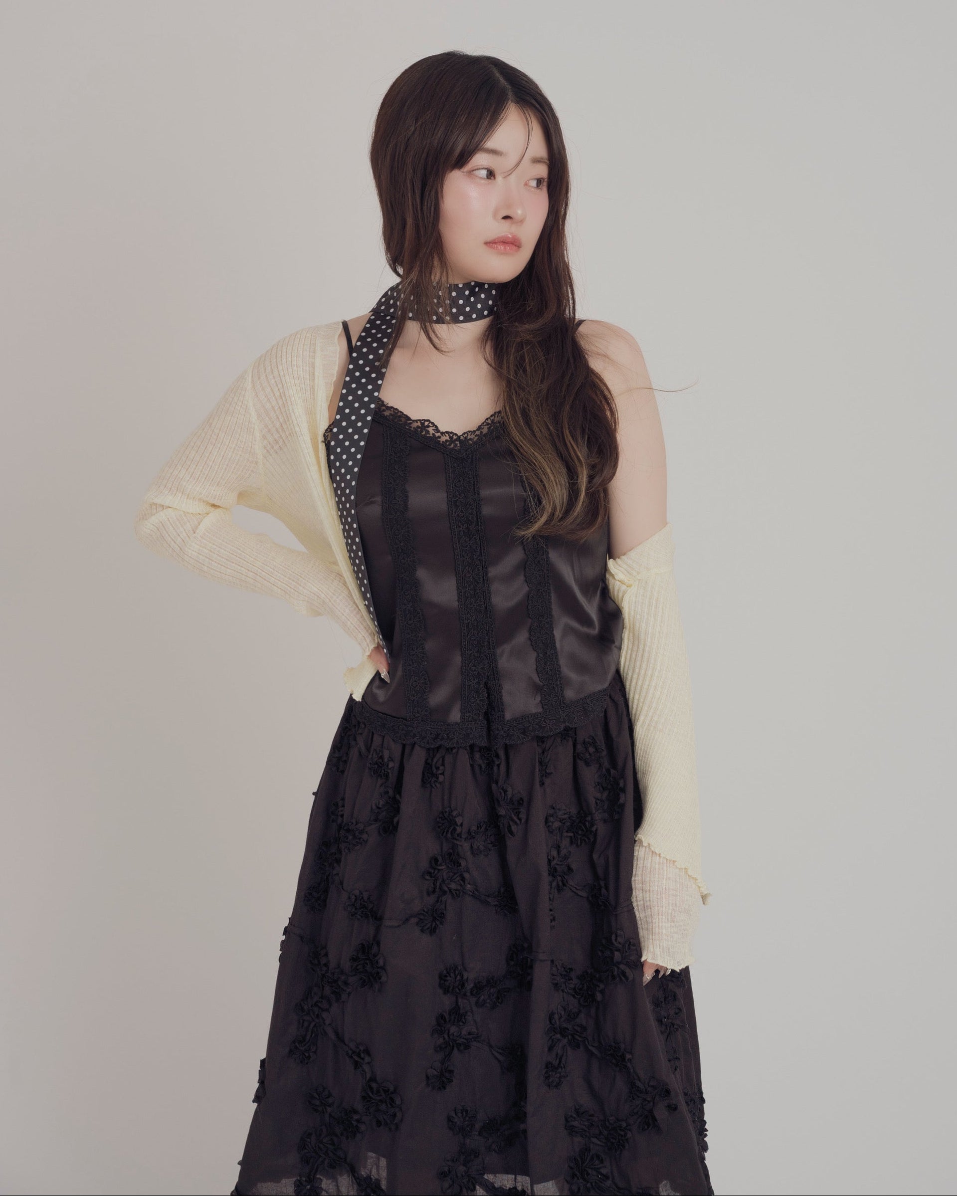 カップ付きサテンレースキャミソール