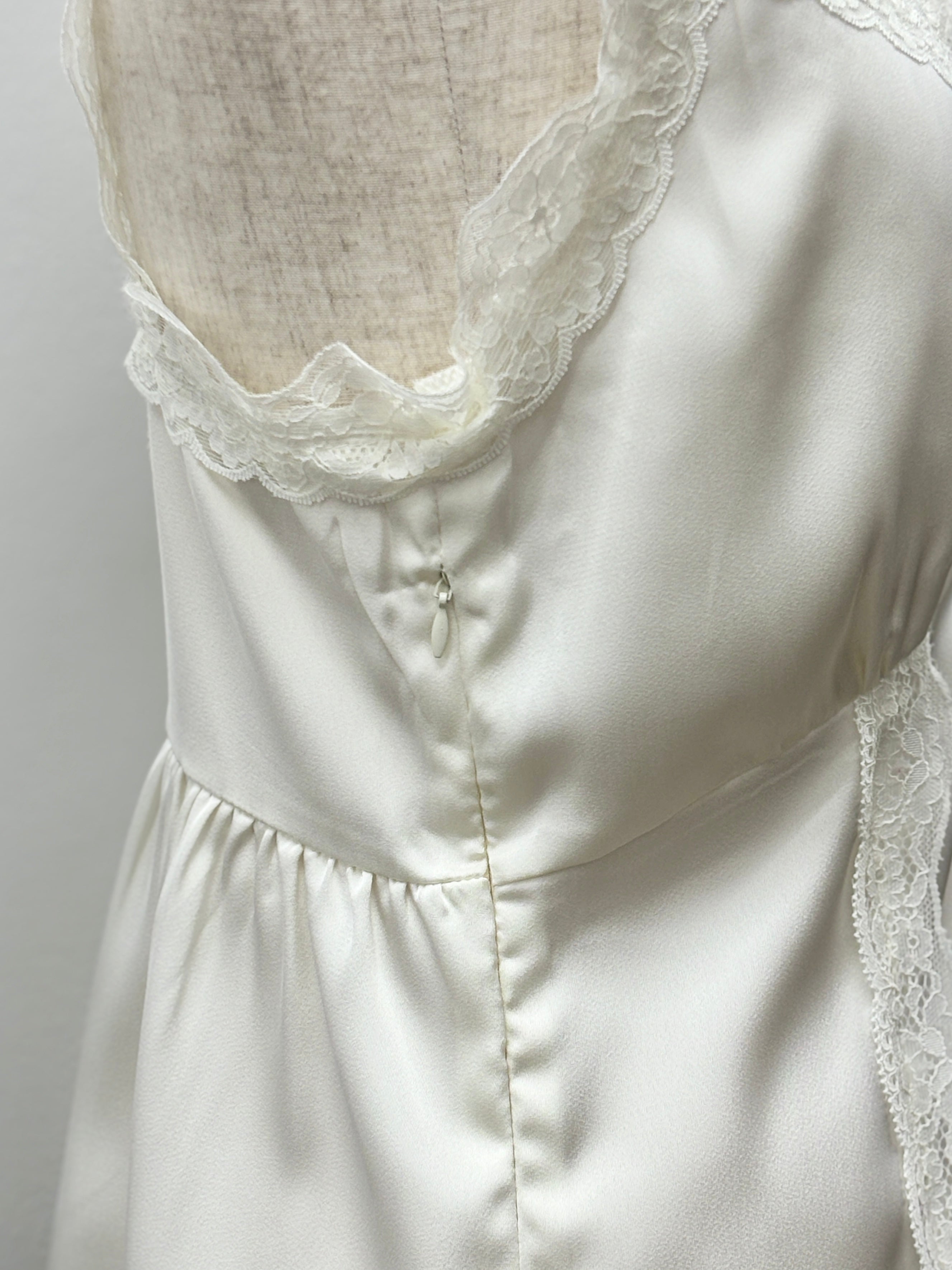 サテンレースキャミトップス