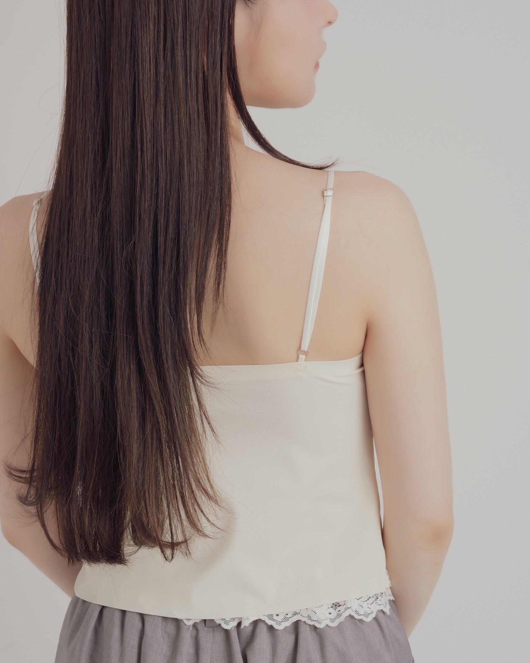 カップ付きサテンレースキャミソール