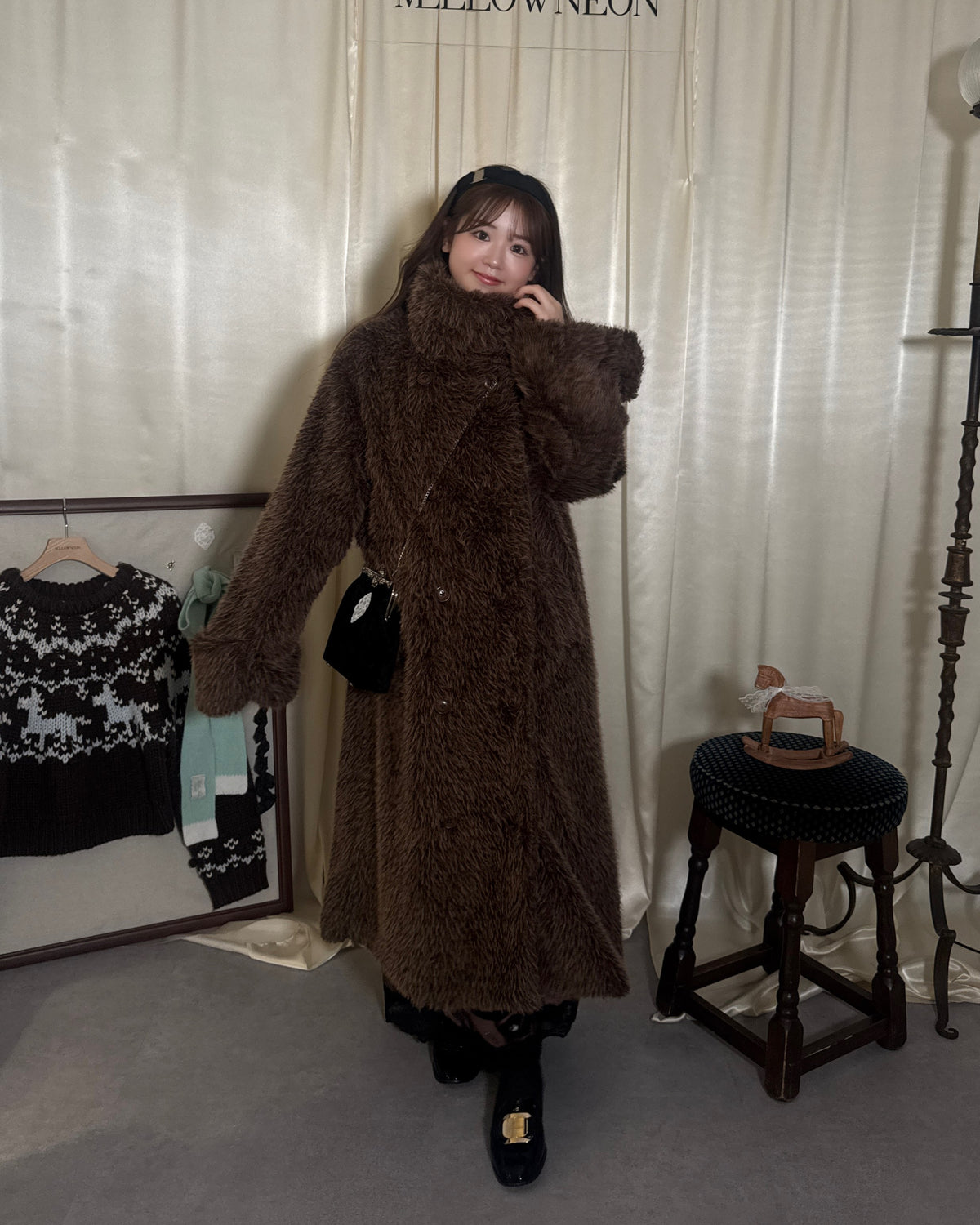【予約】ベロアビジューフレームがま口バッグ