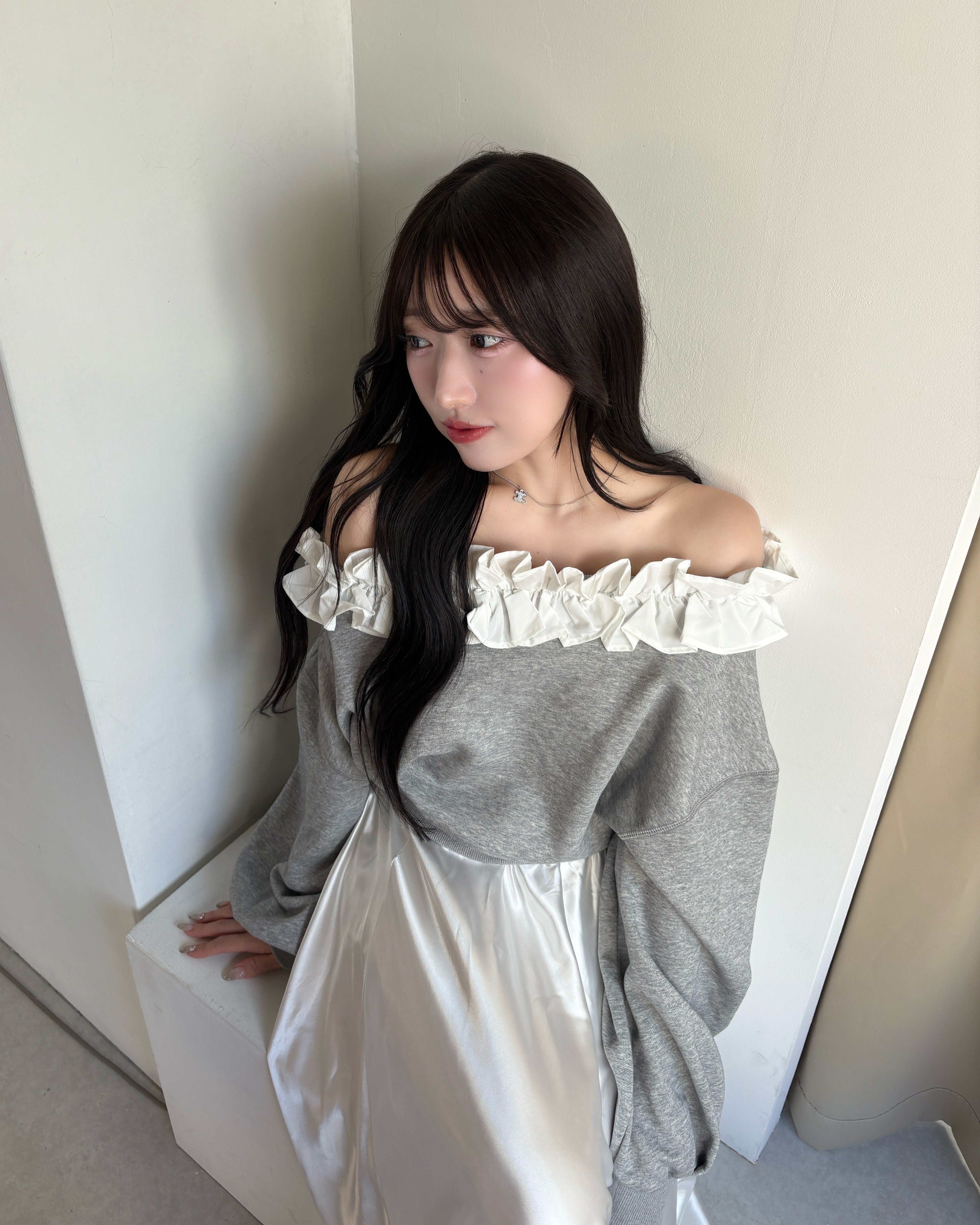 オフショルフリルスウェット