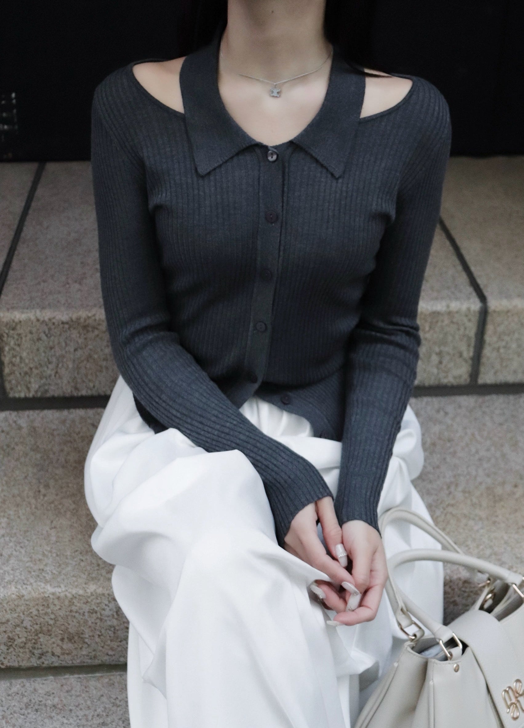 ネックオープンポロニット