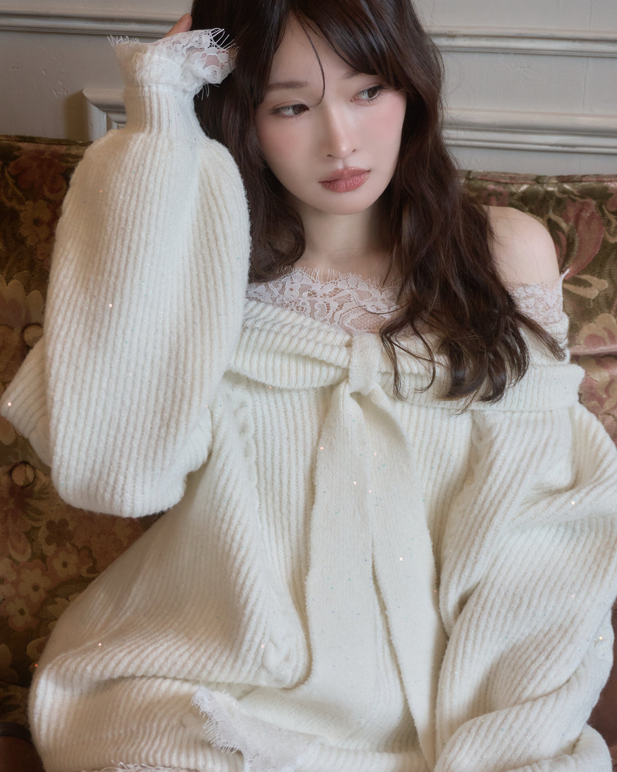 オフショルダーレースリボンラメニット