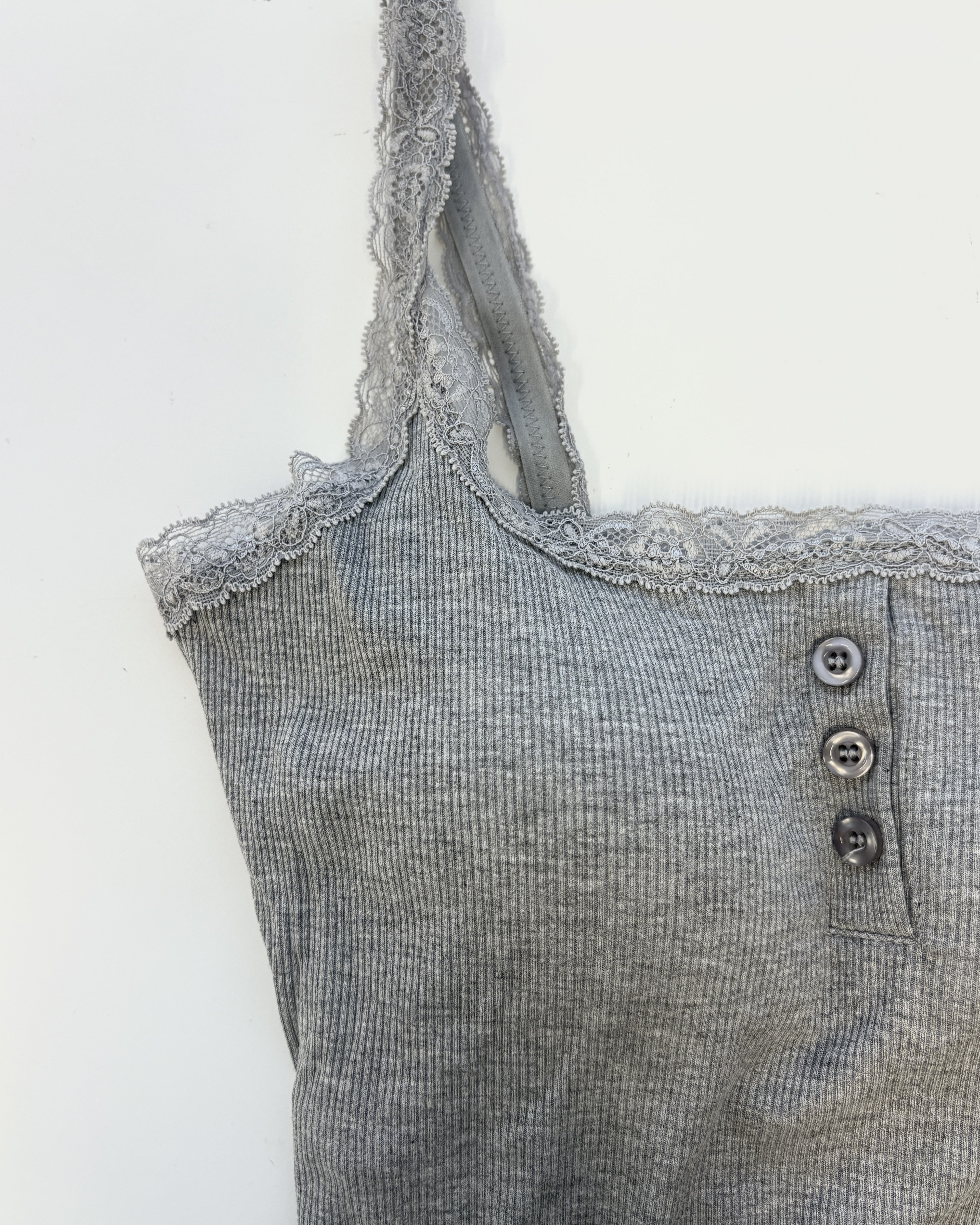 Lace docking camisole with cup