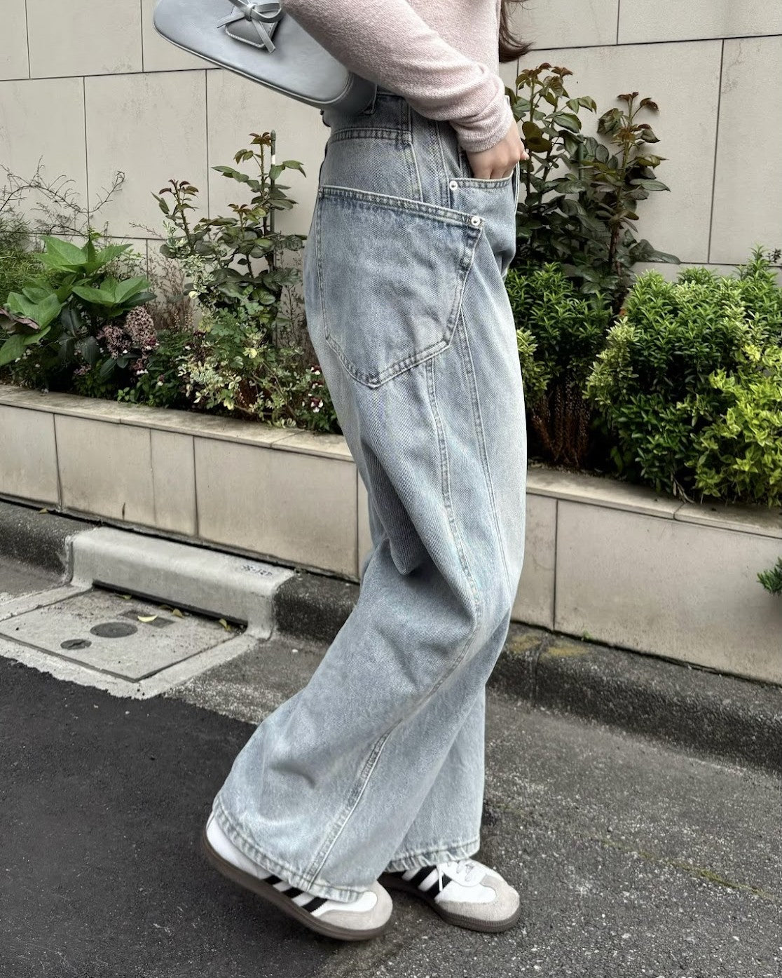 ライトブルー