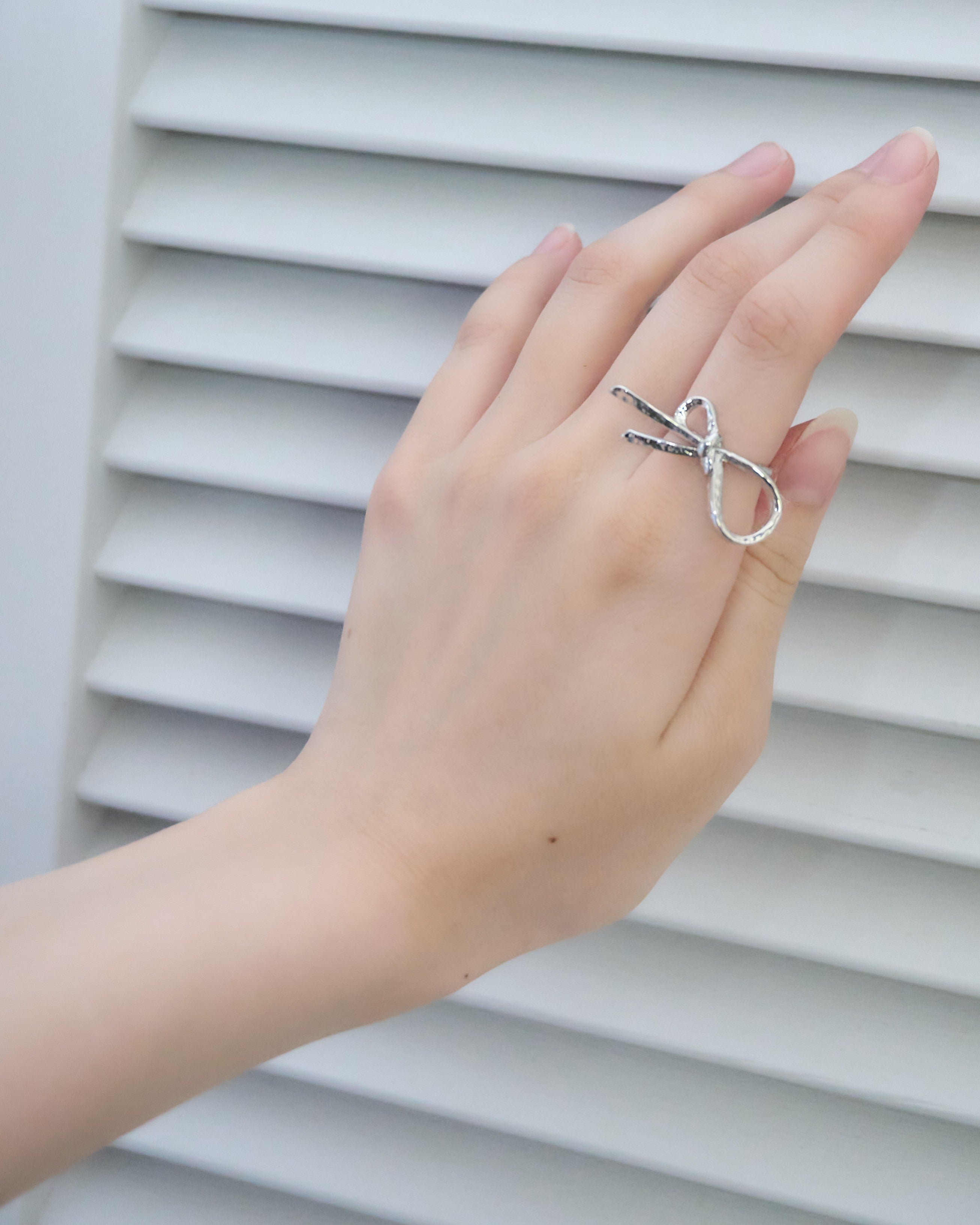 Nuanced ribbon ring