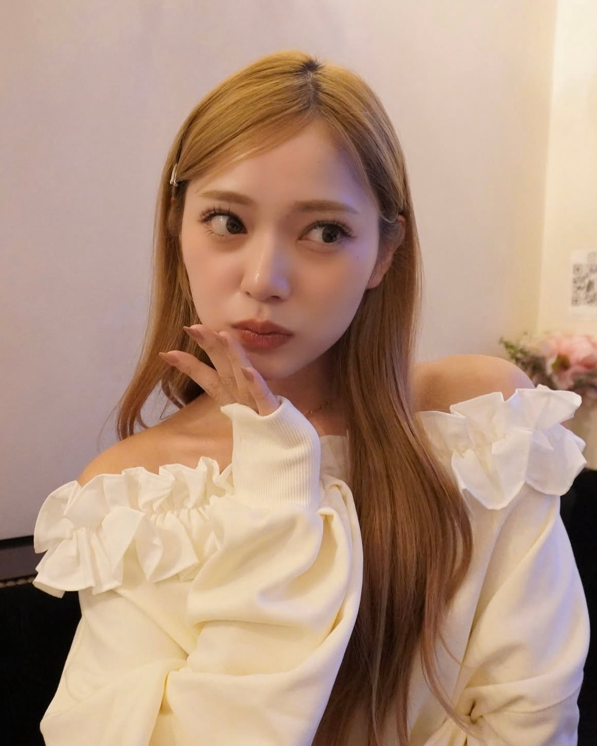 オフショルフリルスウェット