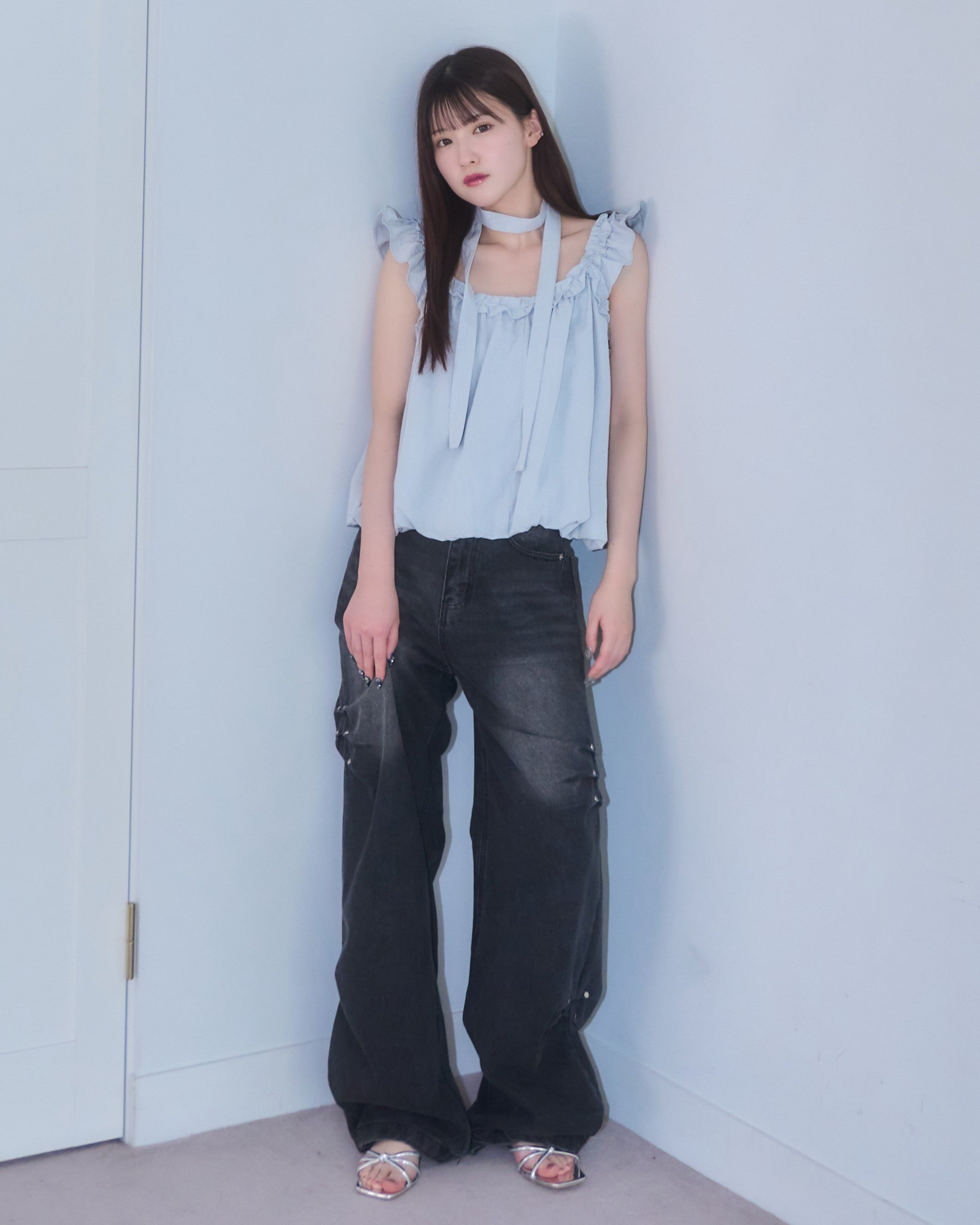 タイ付きフリルバルーンブラウス