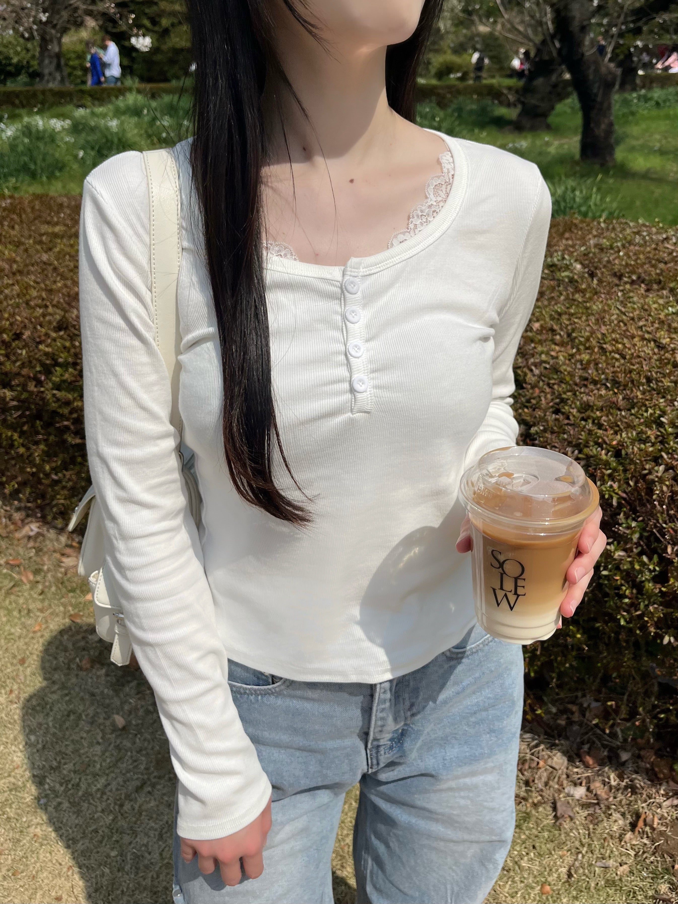花邊亨利脖子上衣