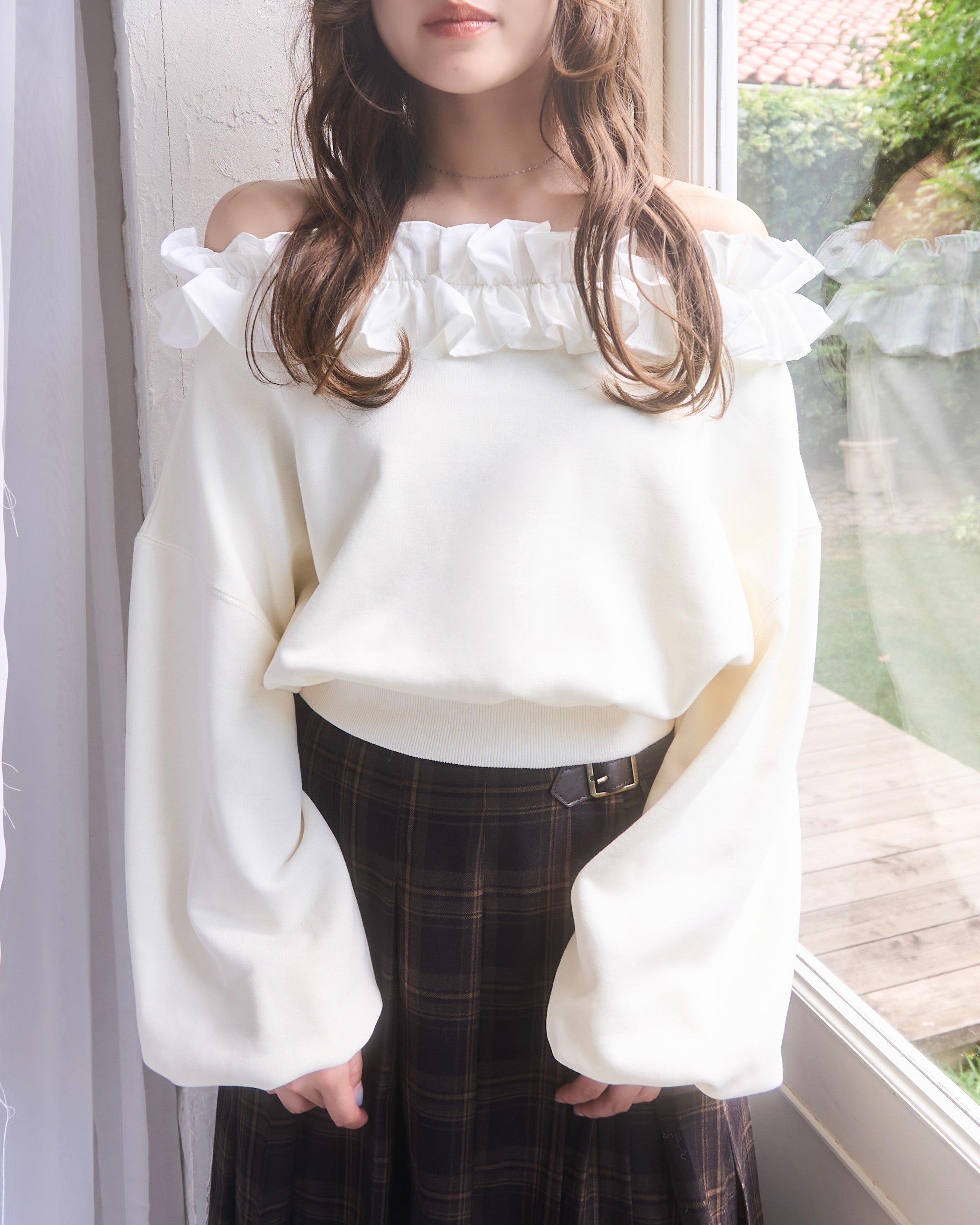 オフショルフリルスウェット