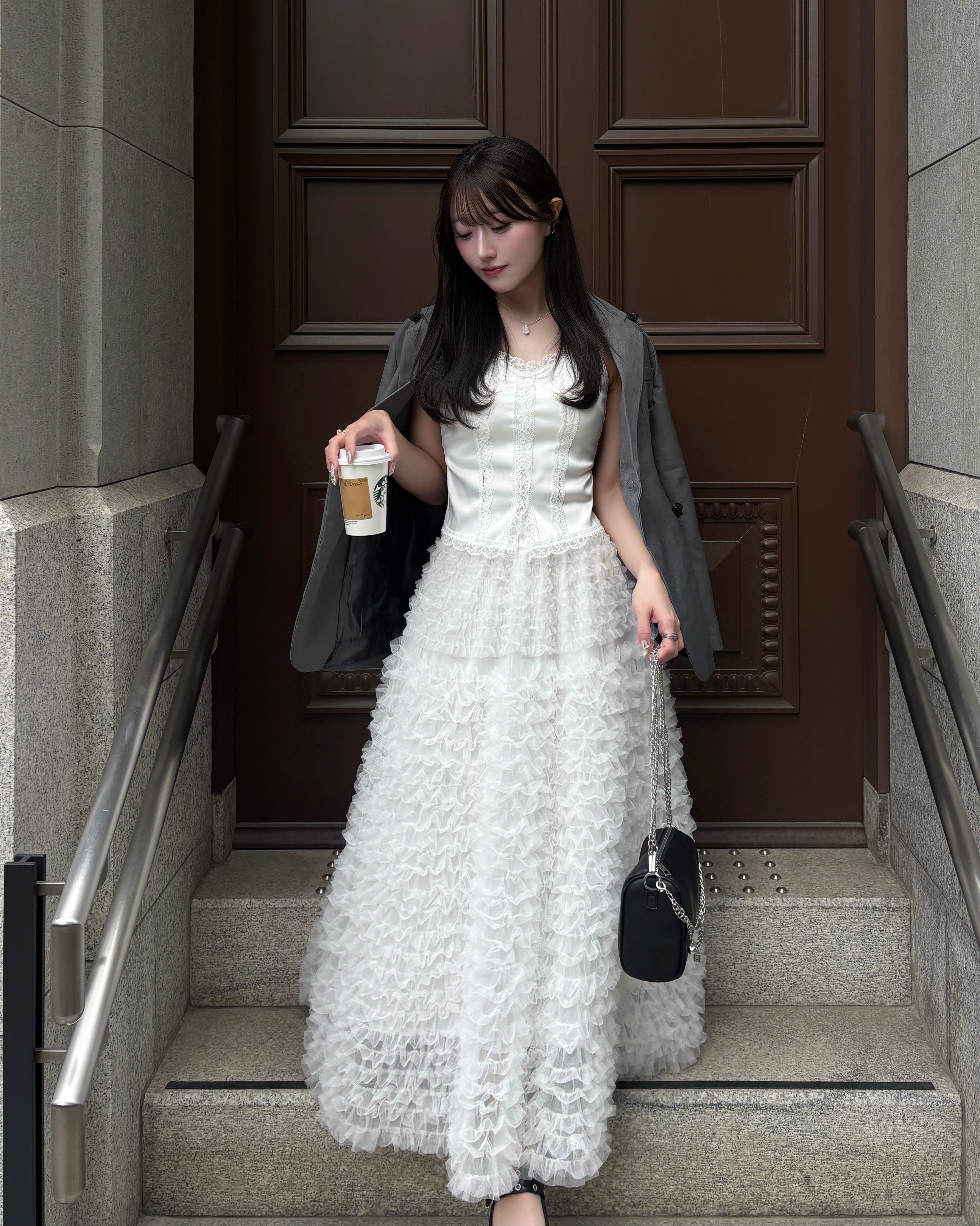 カップ付きサテンレースキャミソール