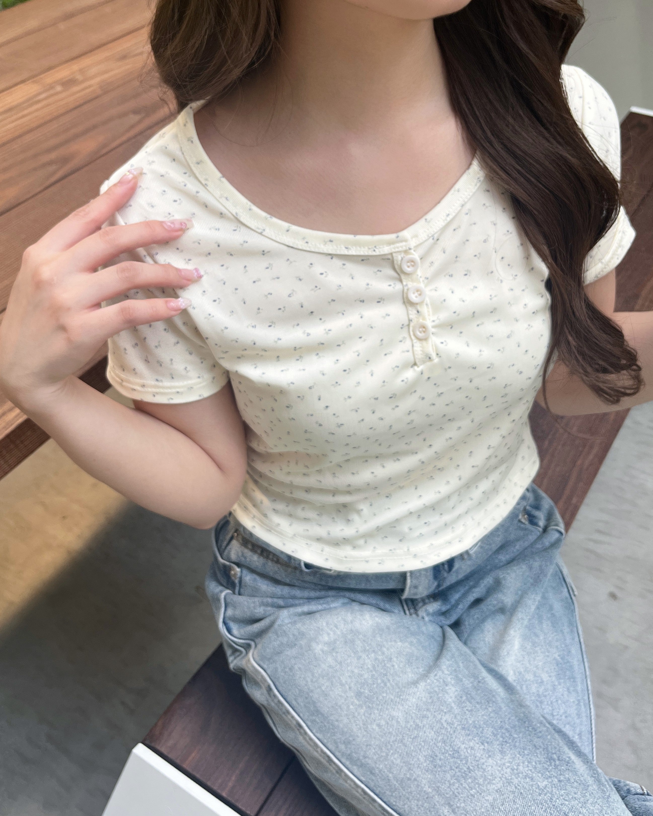 小花亨利脖子T