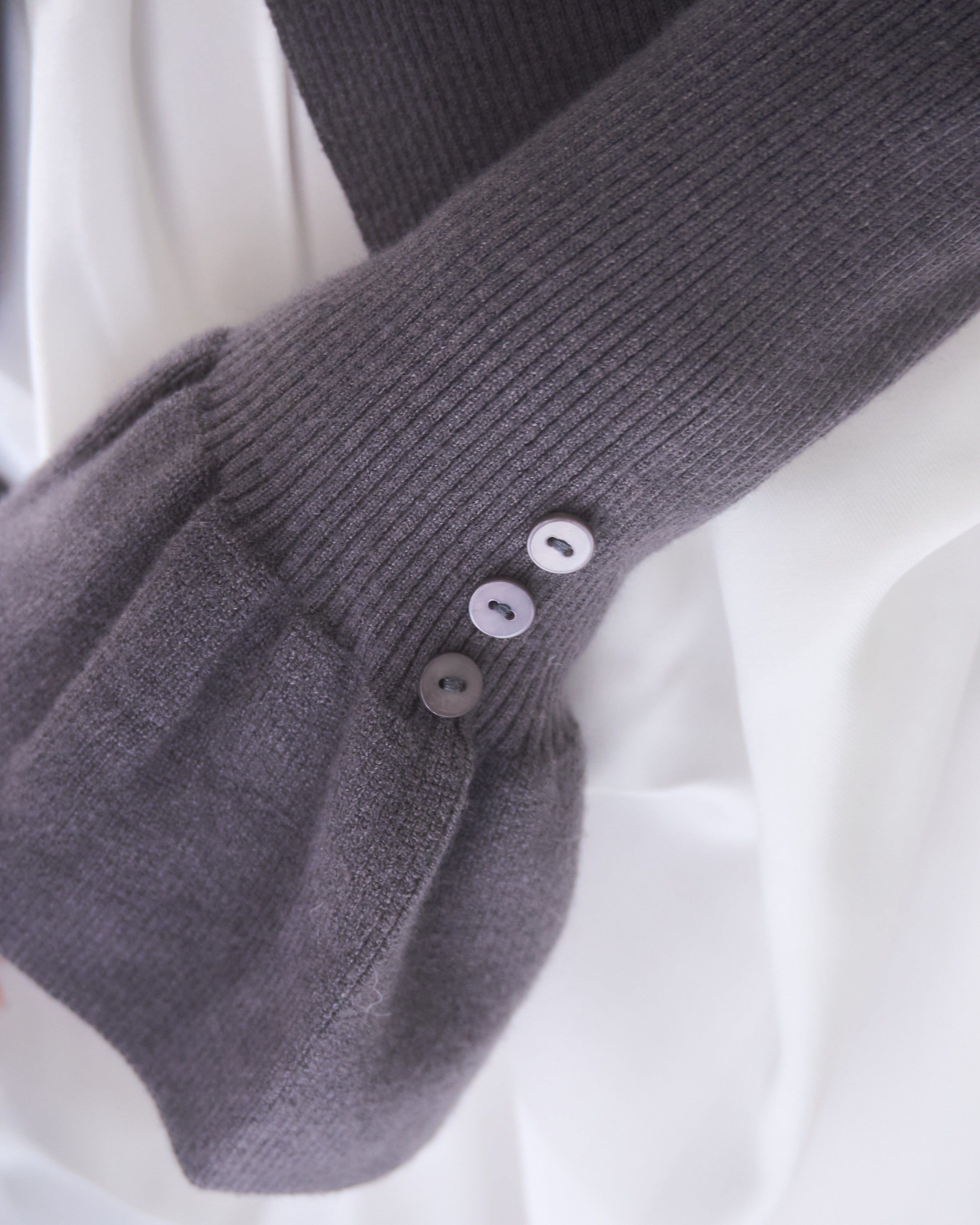 2wayボタンフリルデザインリブニット